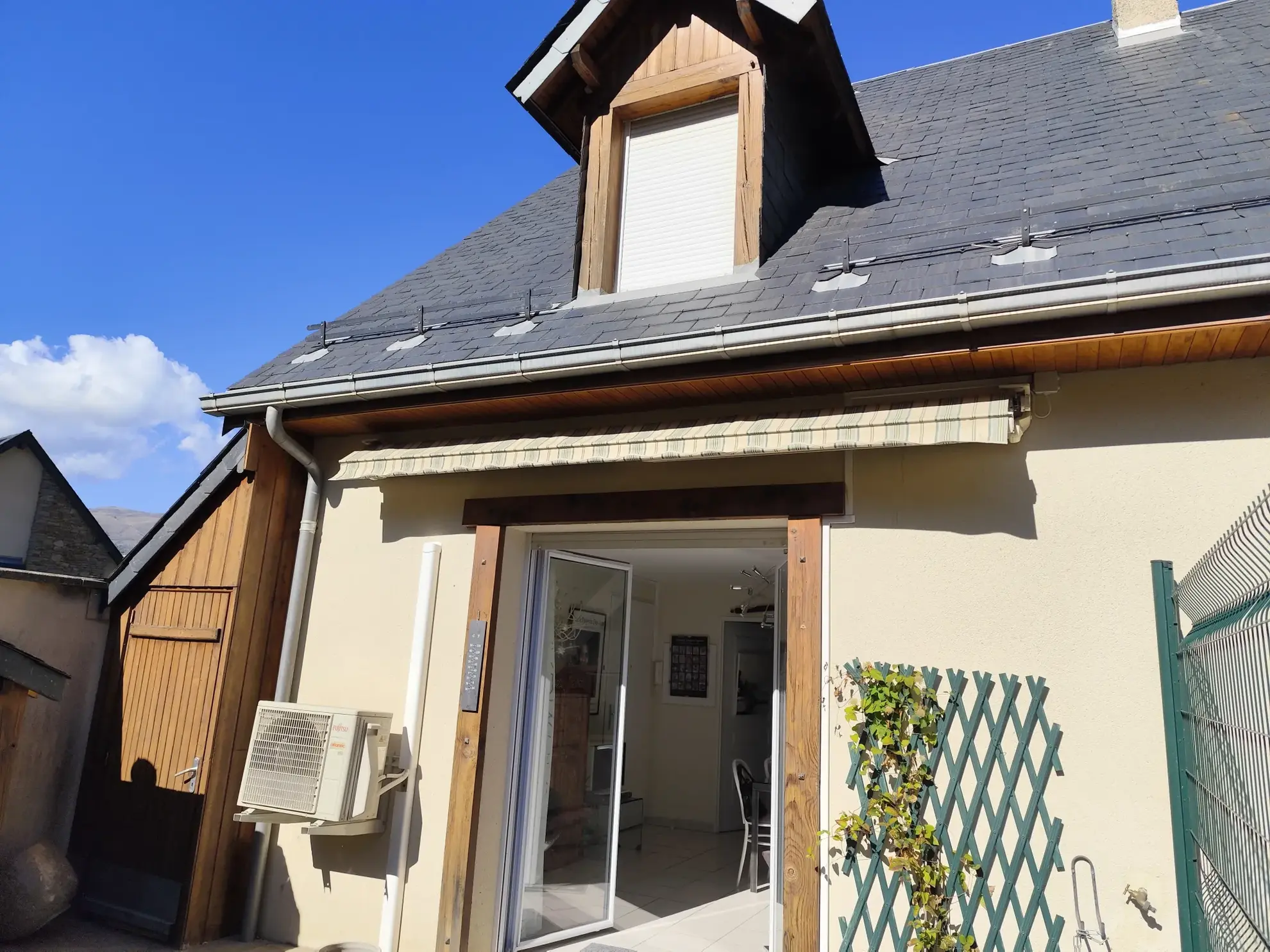Maison récente avec terrasse et vue montagne à Saint Mamet près de Bagnères-de-Luchon 