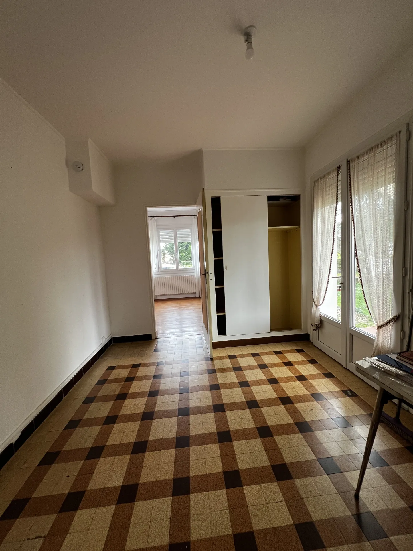 Maison à vendre avec jardin et garage à Saint-Macaire, secteur recherché 