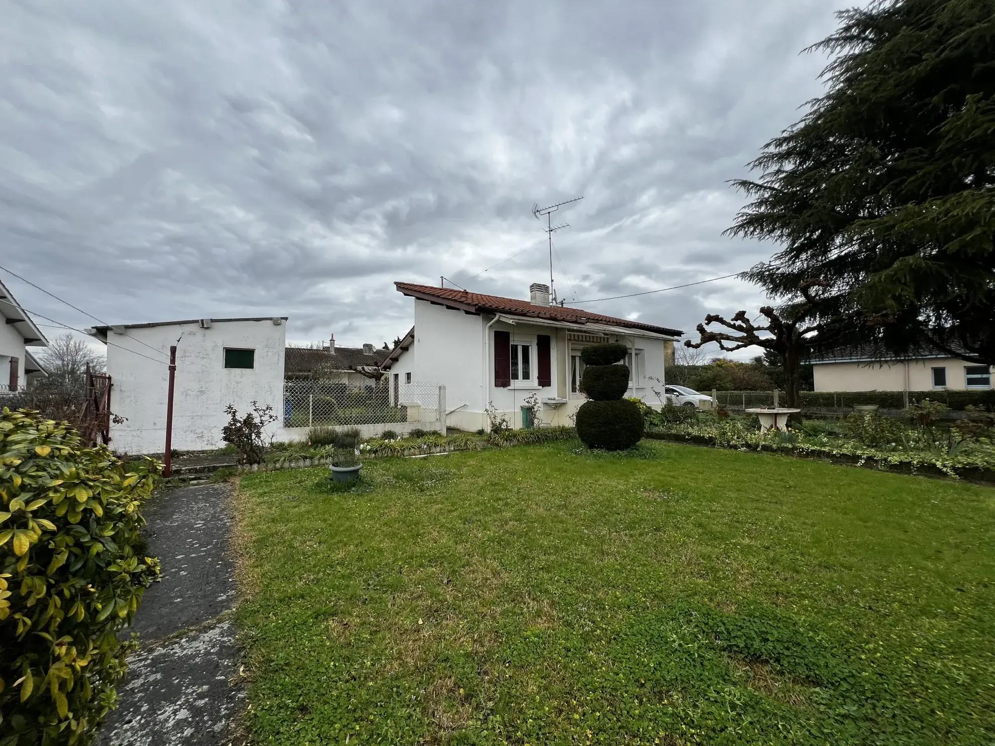Maison à vendre avec jardin et garage à Saint-Macaire, secteur recherché 
