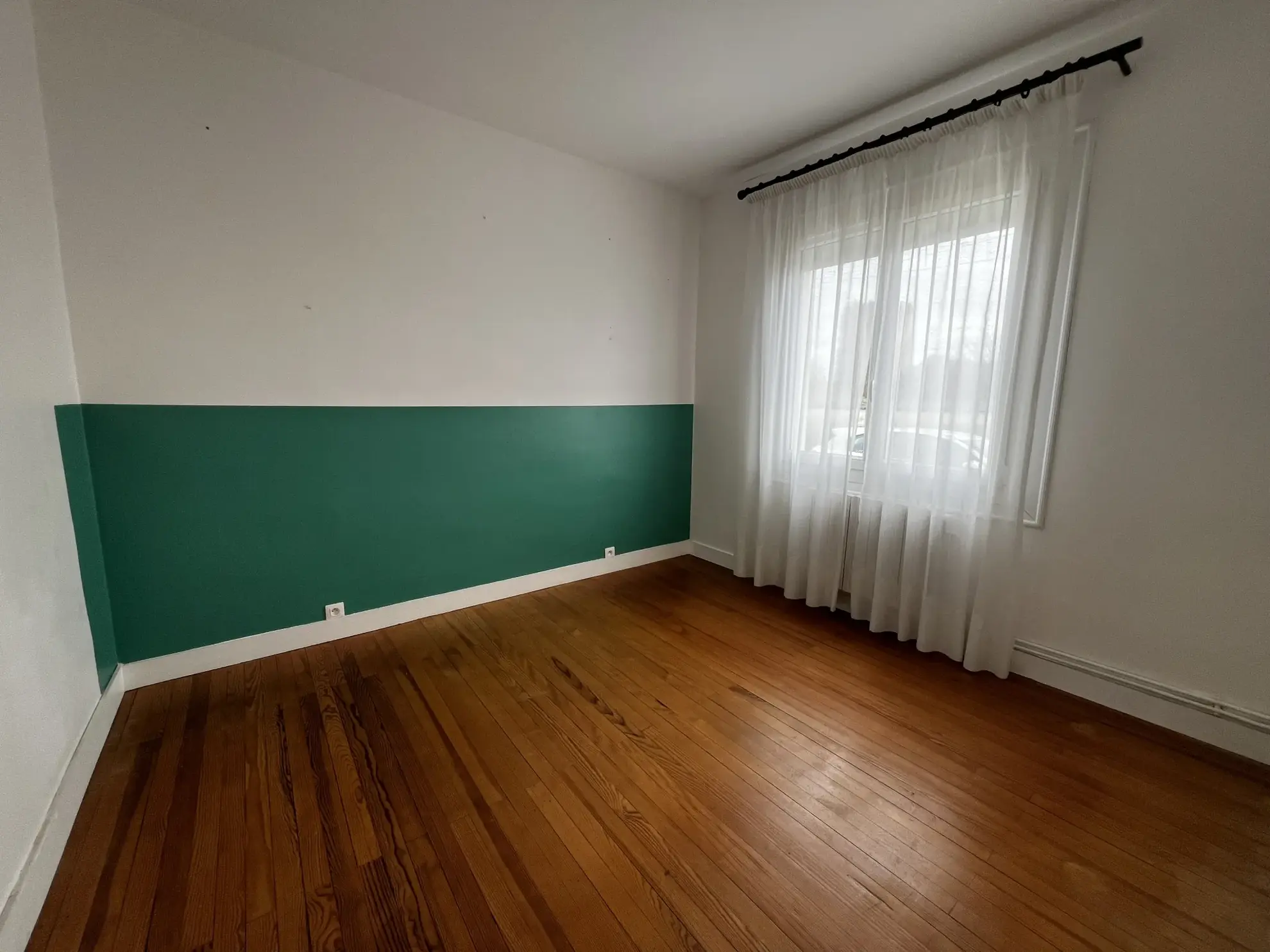 Maison à vendre avec jardin et garage à Saint-Macaire, secteur recherché 