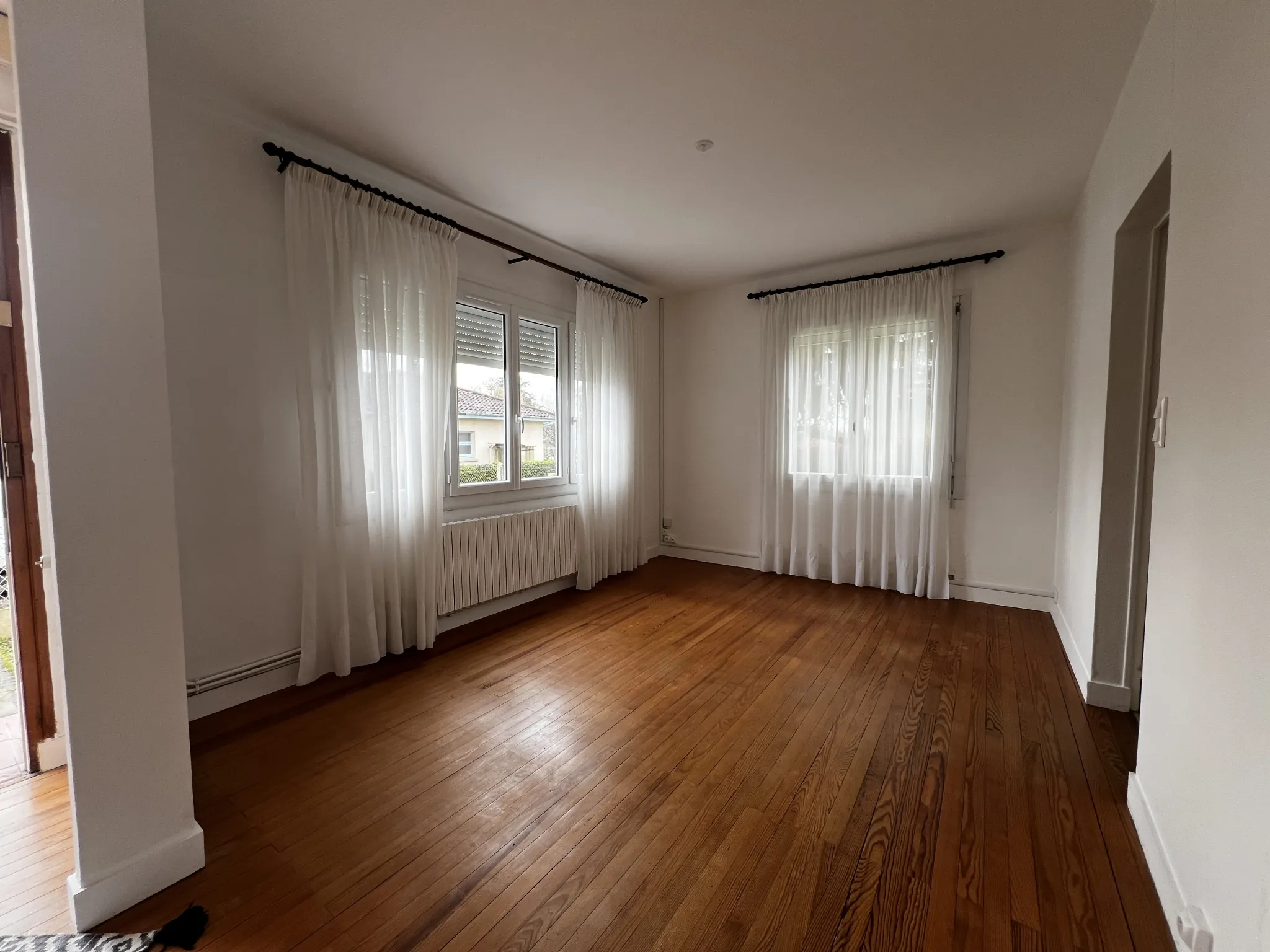 Maison à vendre avec jardin et garage à Saint-Macaire, secteur recherché 