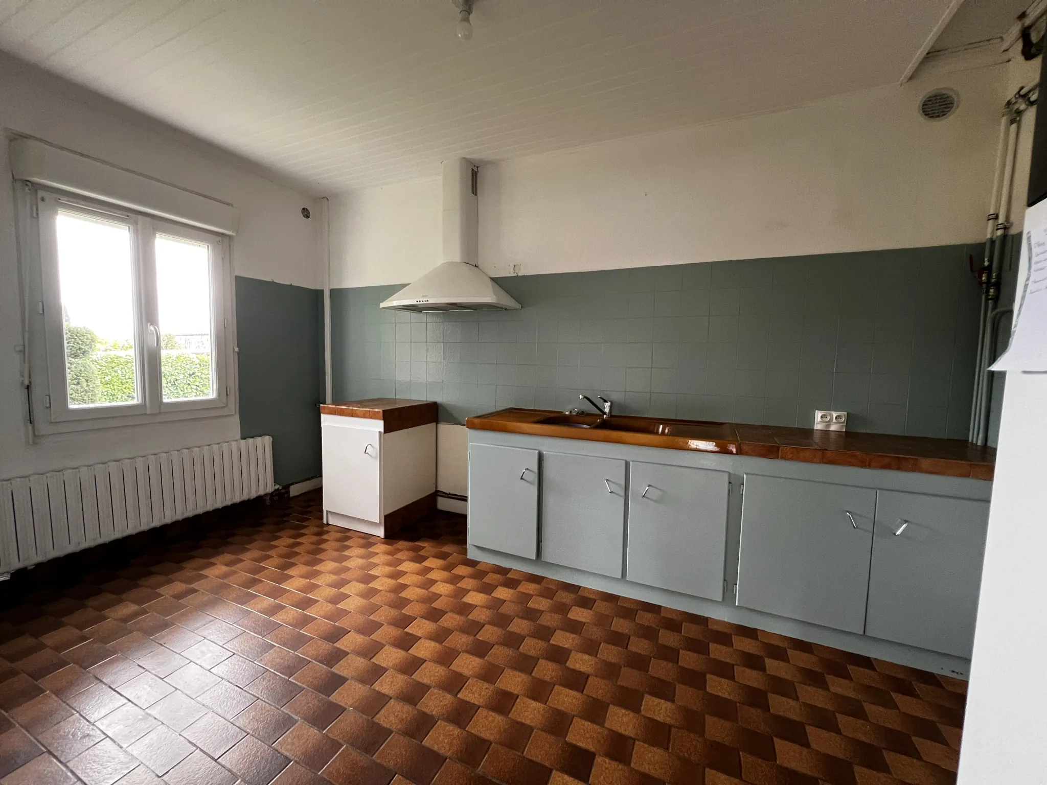 Maison à vendre avec jardin et garage à Saint-Macaire, secteur recherché 