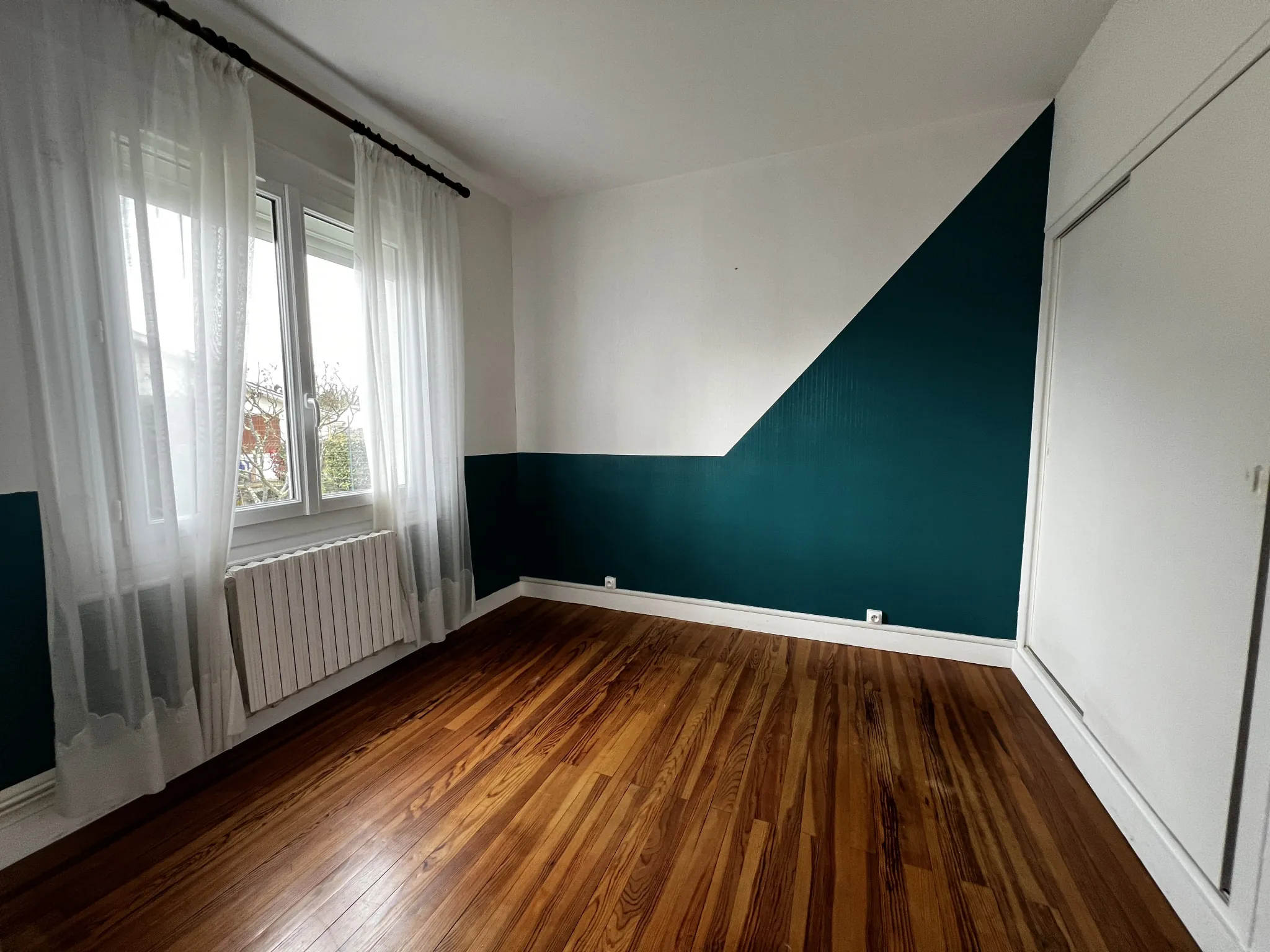 Maison à vendre avec jardin et garage à Saint-Macaire, secteur recherché 