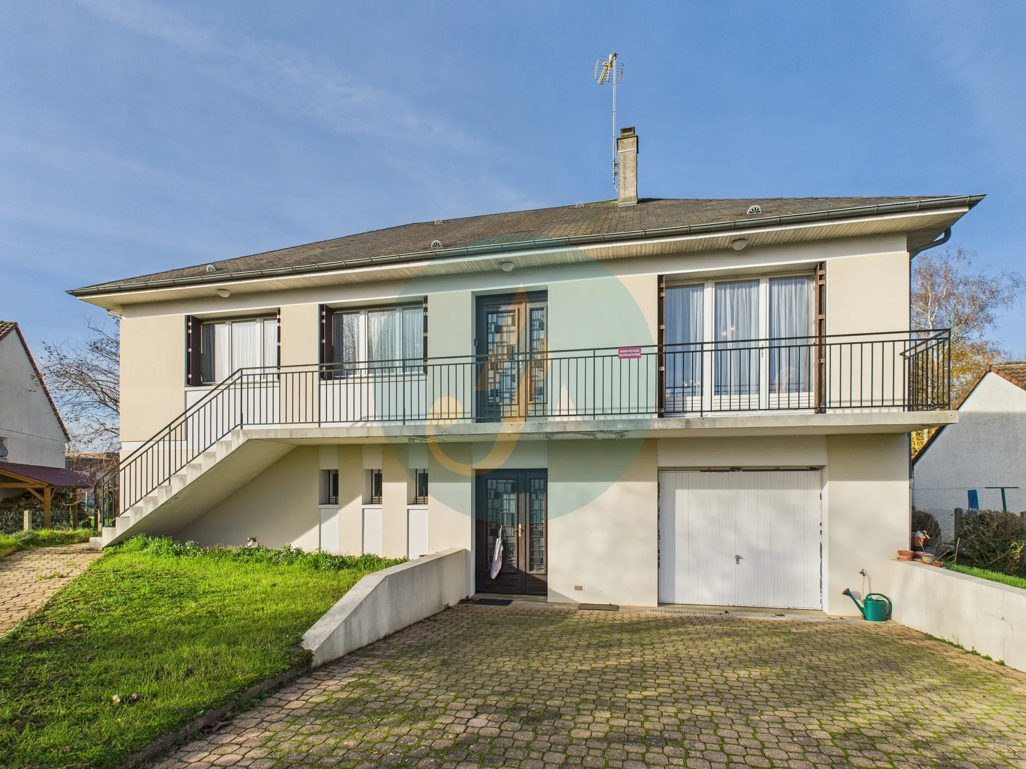 Pavillon familial de 186 m² à Fourchambault avec terrain clos et garage 