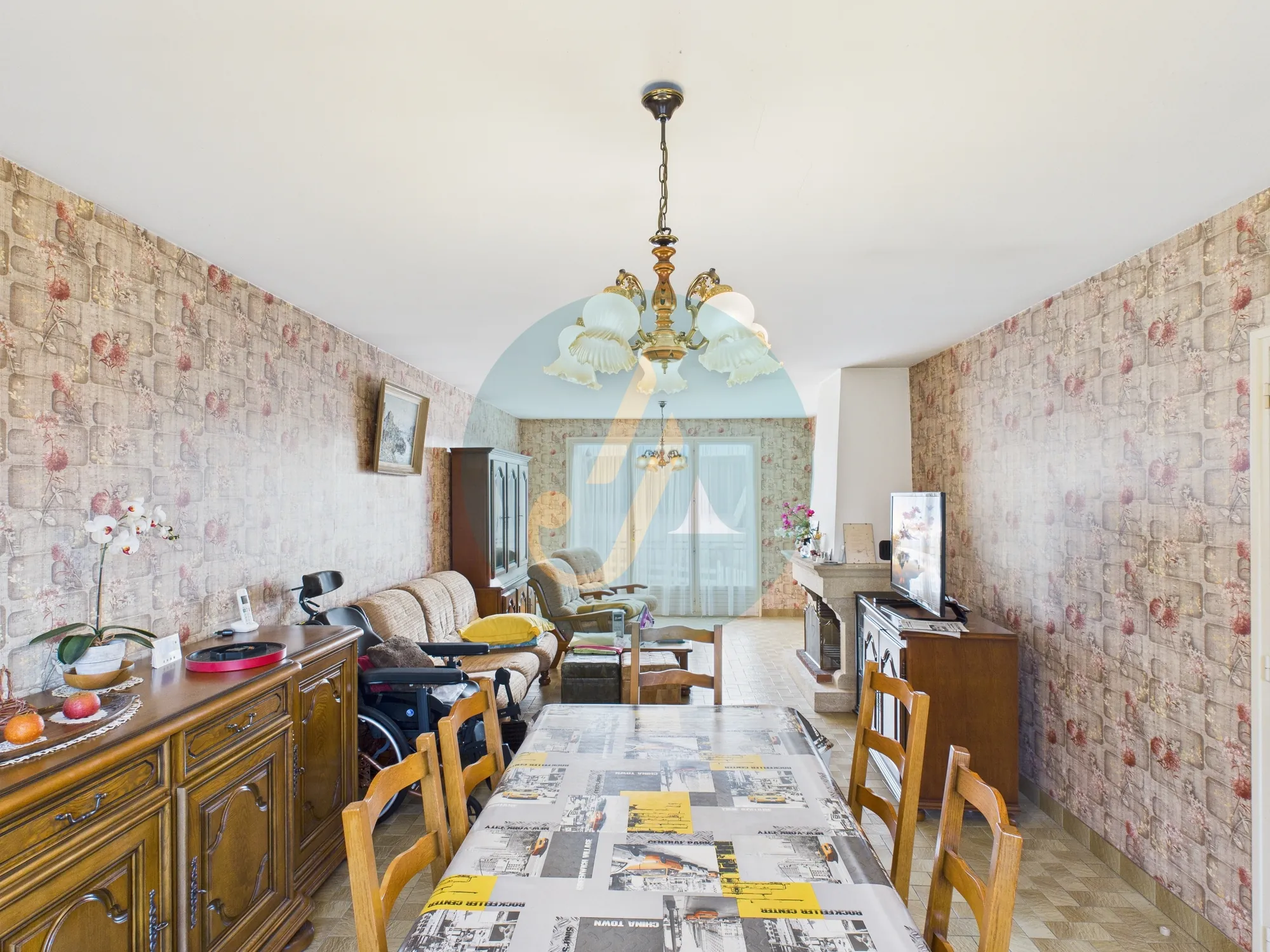 Pavillon familial de 186 m² à Fourchambault avec terrain clos et garage 