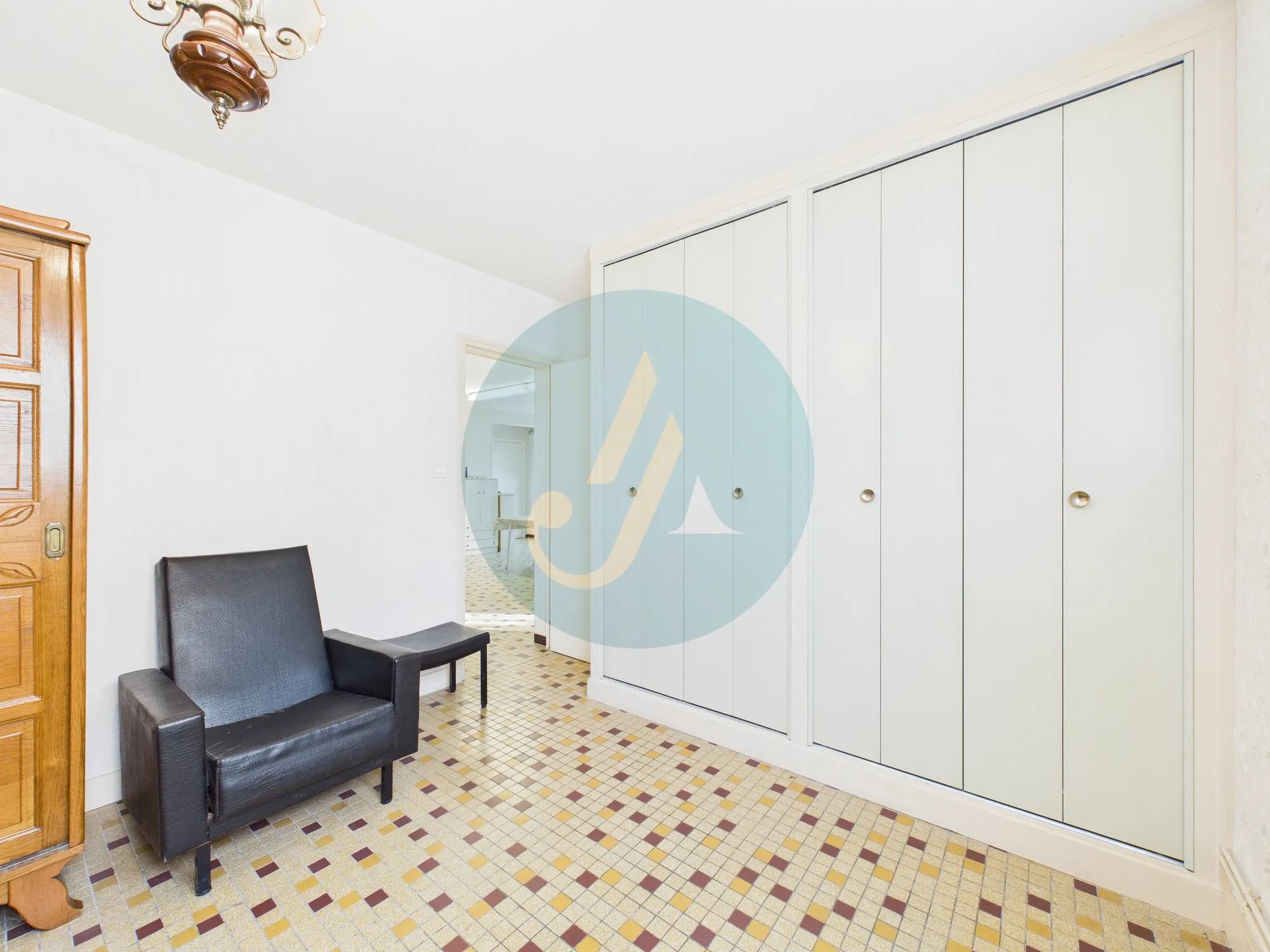 Pavillon familial de 186 m² à Fourchambault avec terrain clos et garage 