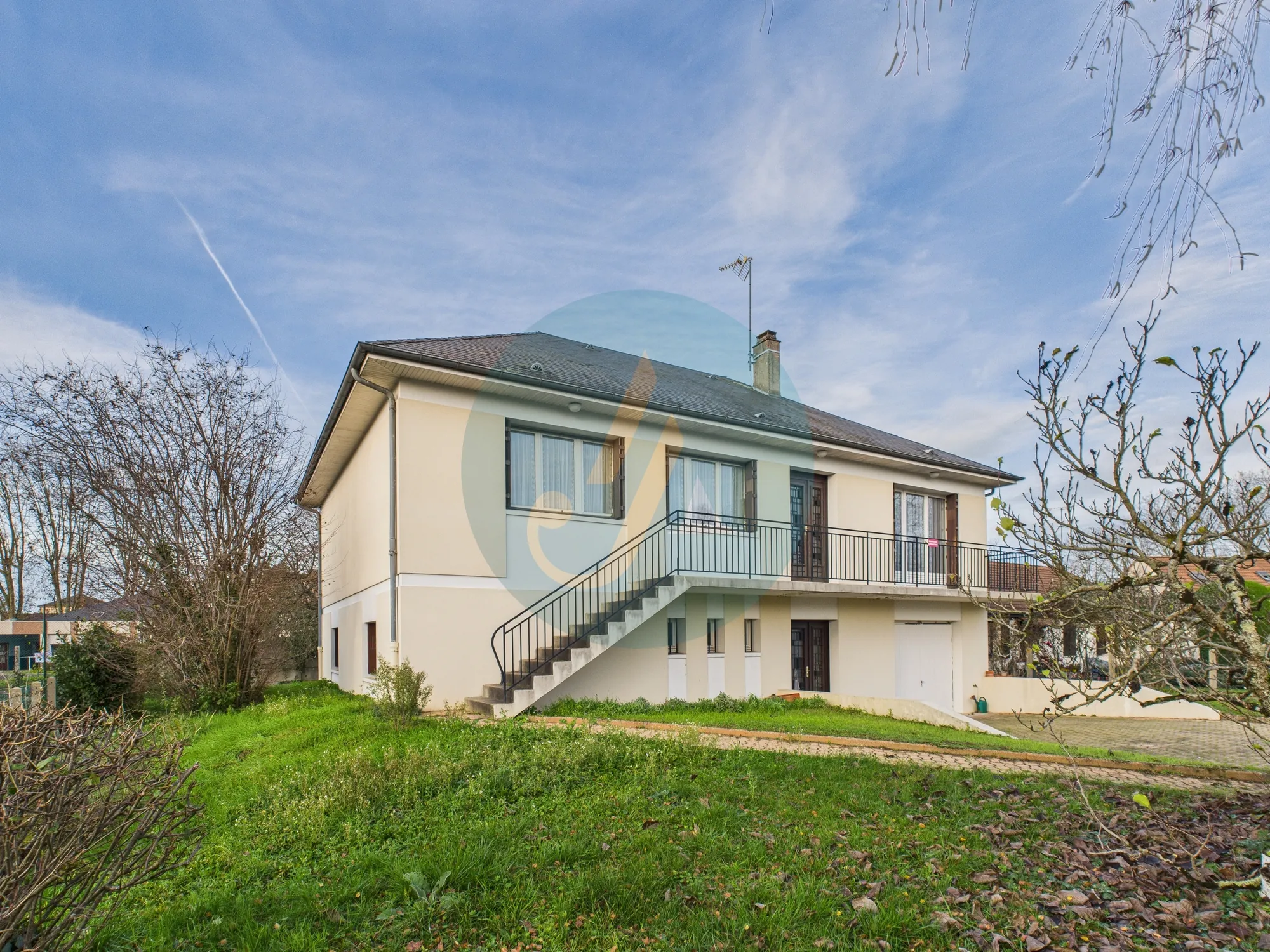 Pavillon familial de 186 m² à Fourchambault avec terrain clos et garage 