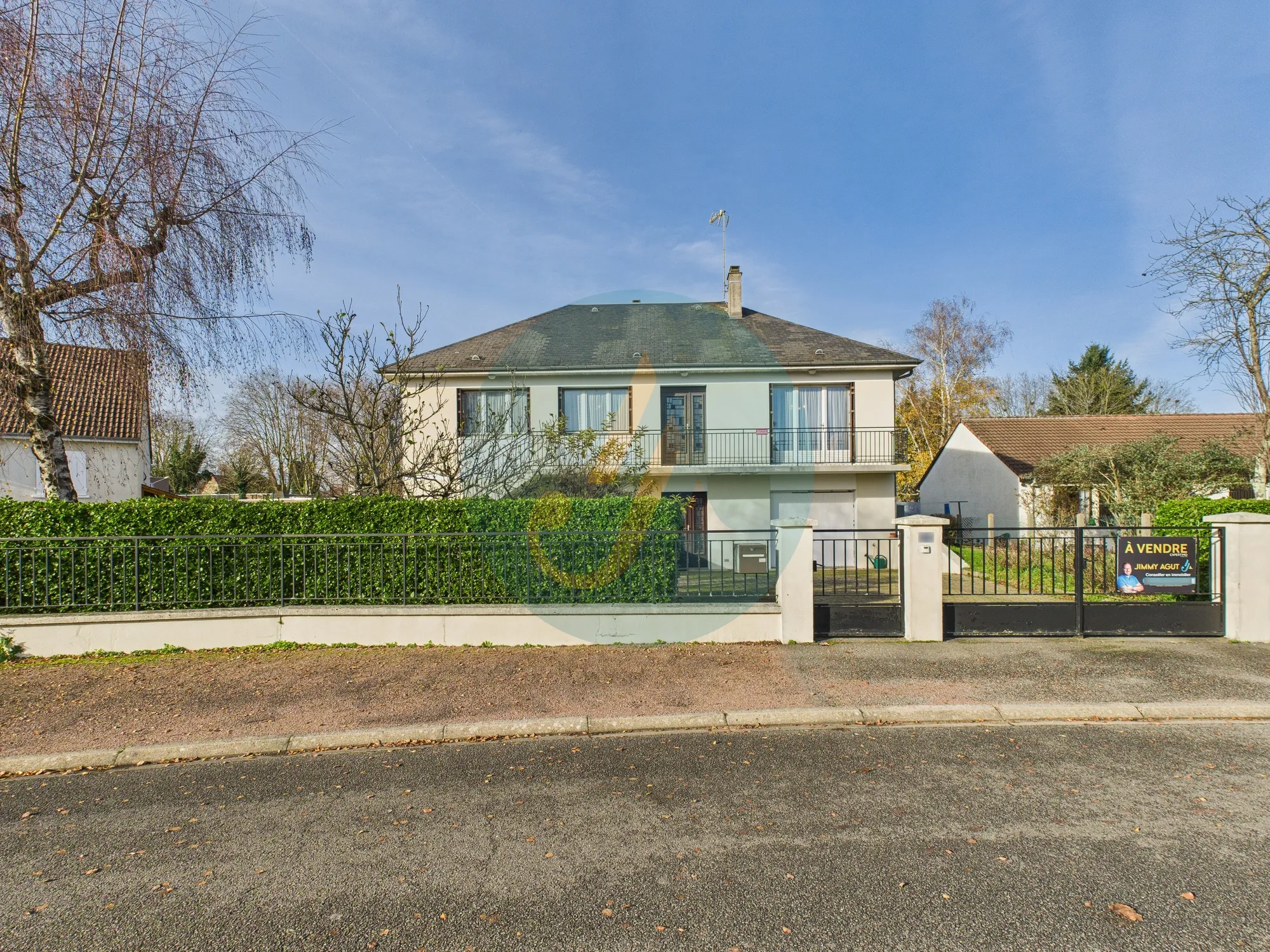 Pavillon familial de 186 m² à Fourchambault avec terrain clos et garage 