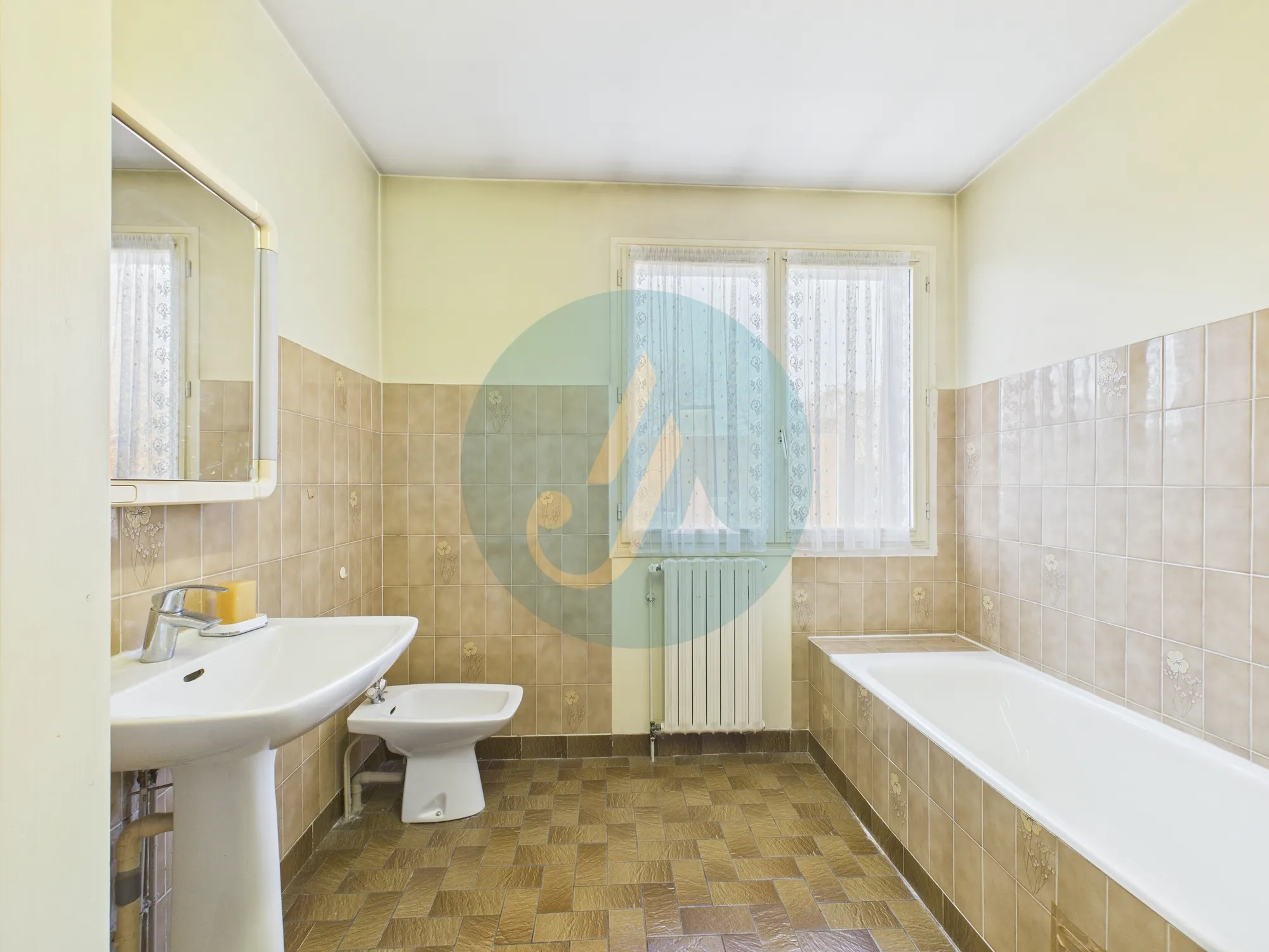 Pavillon familial de 186 m² à Fourchambault avec terrain clos et garage 