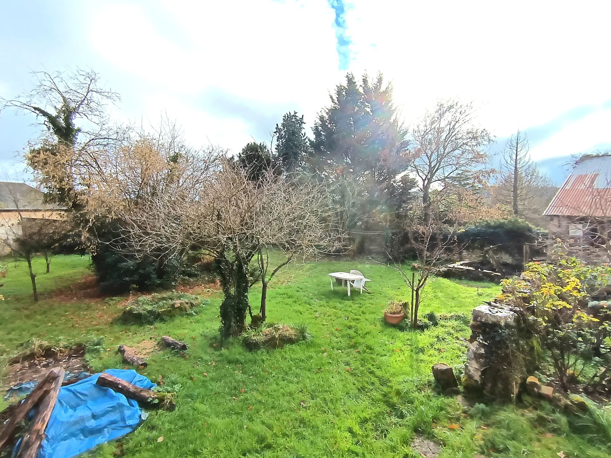 Maison ancienne à vendre à St Reverien proche du Morvan, 69 m² avec jardin, caves et potentiel d'aménagement 