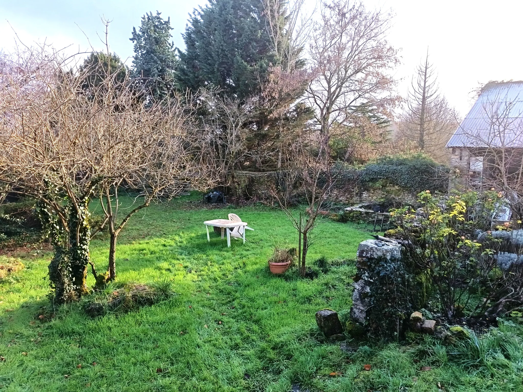 Maison ancienne à vendre à St Reverien proche du Morvan, 69 m² avec jardin, caves et potentiel d'aménagement 