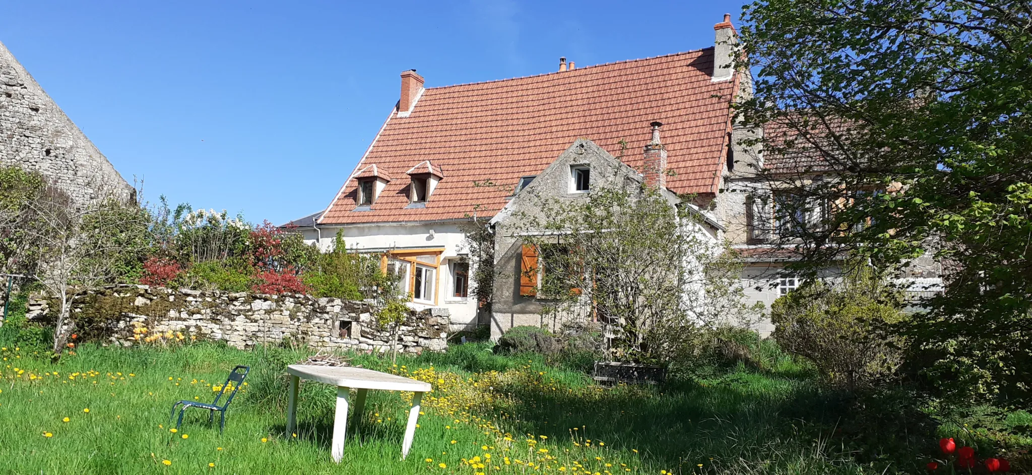 Maison ancienne à vendre à St Reverien proche du Morvan, 69 m² avec jardin, caves et potentiel d'aménagement 