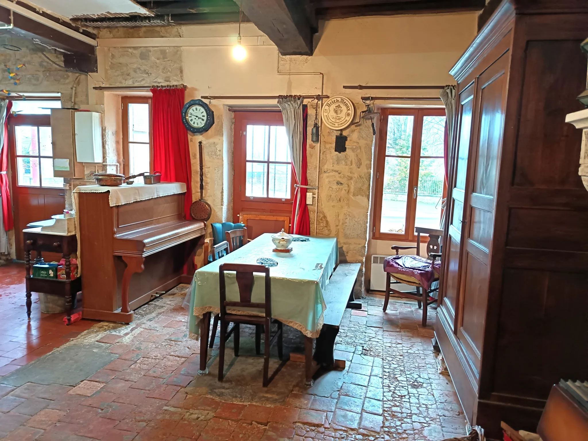 Maison ancienne à vendre à St Reverien proche du Morvan, 69 m² avec jardin, caves et potentiel d'aménagement 