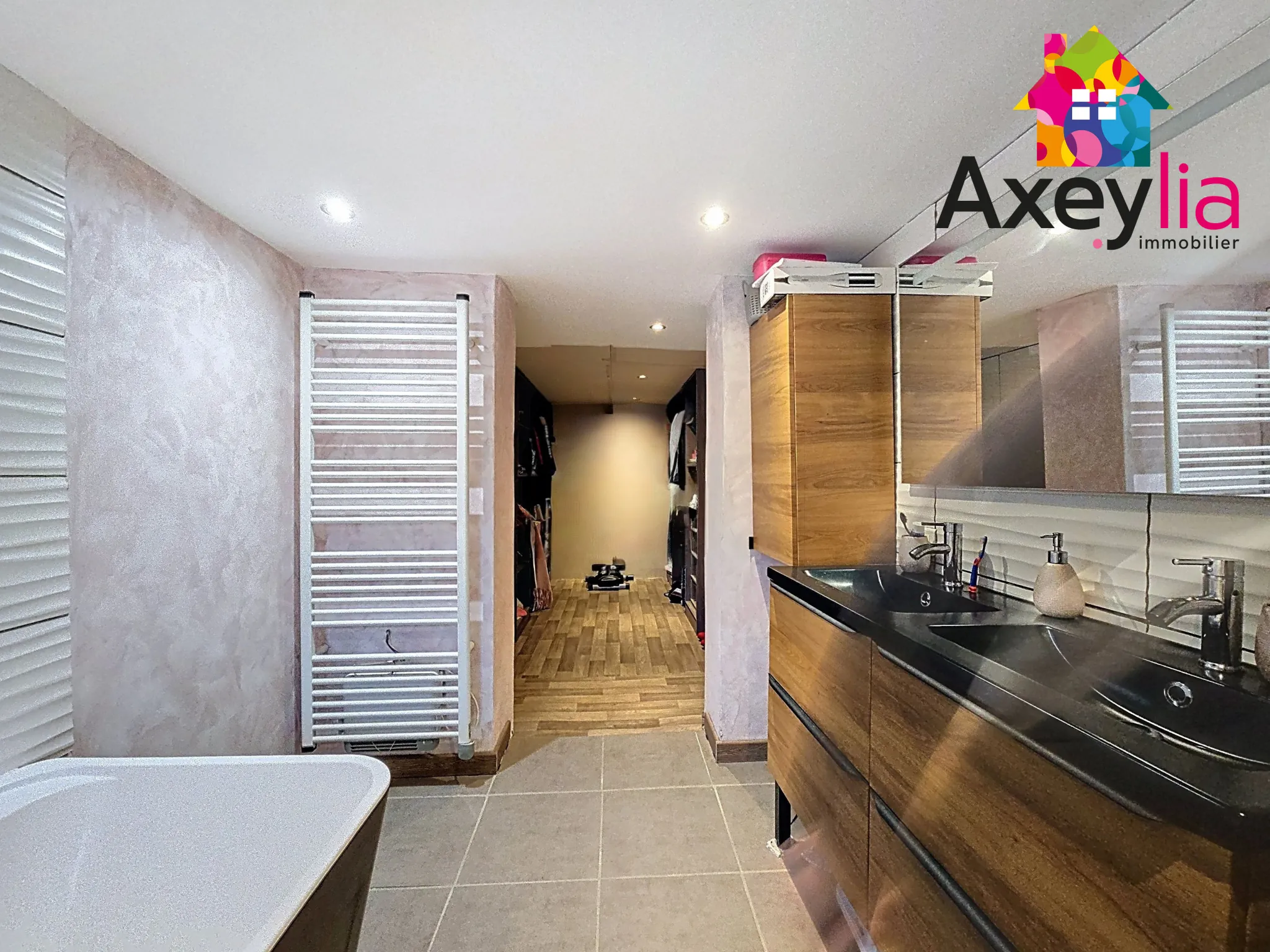 Maison à vendre à Marcigny avec 5 chambres et grand terrain 