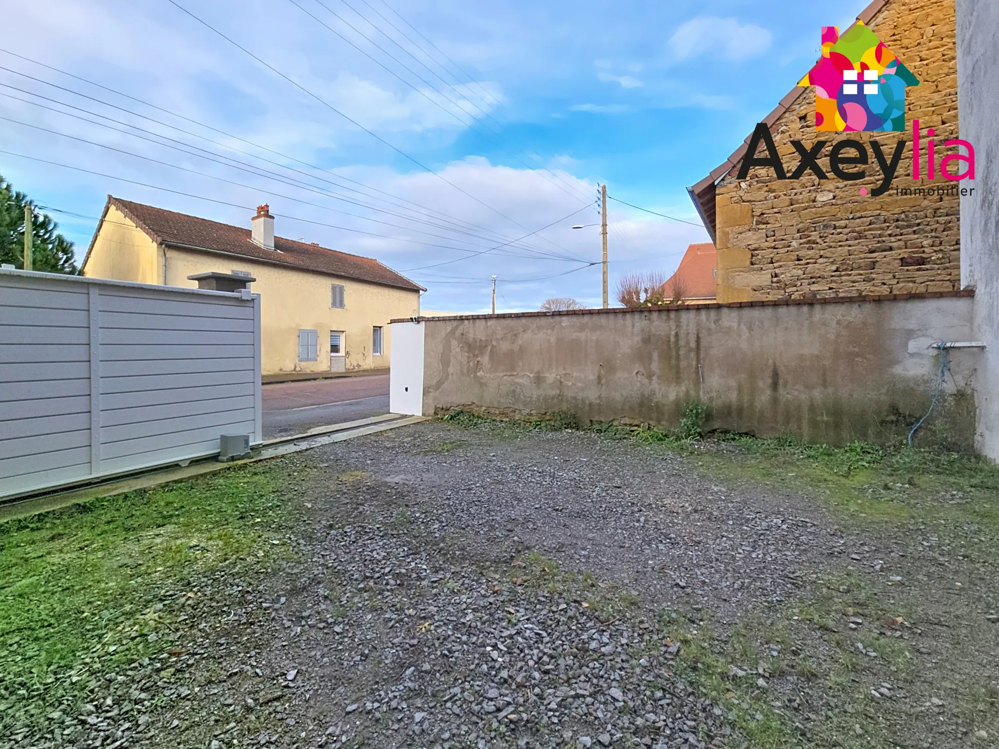 Maison à vendre à Marcigny avec 5 chambres et grand terrain 