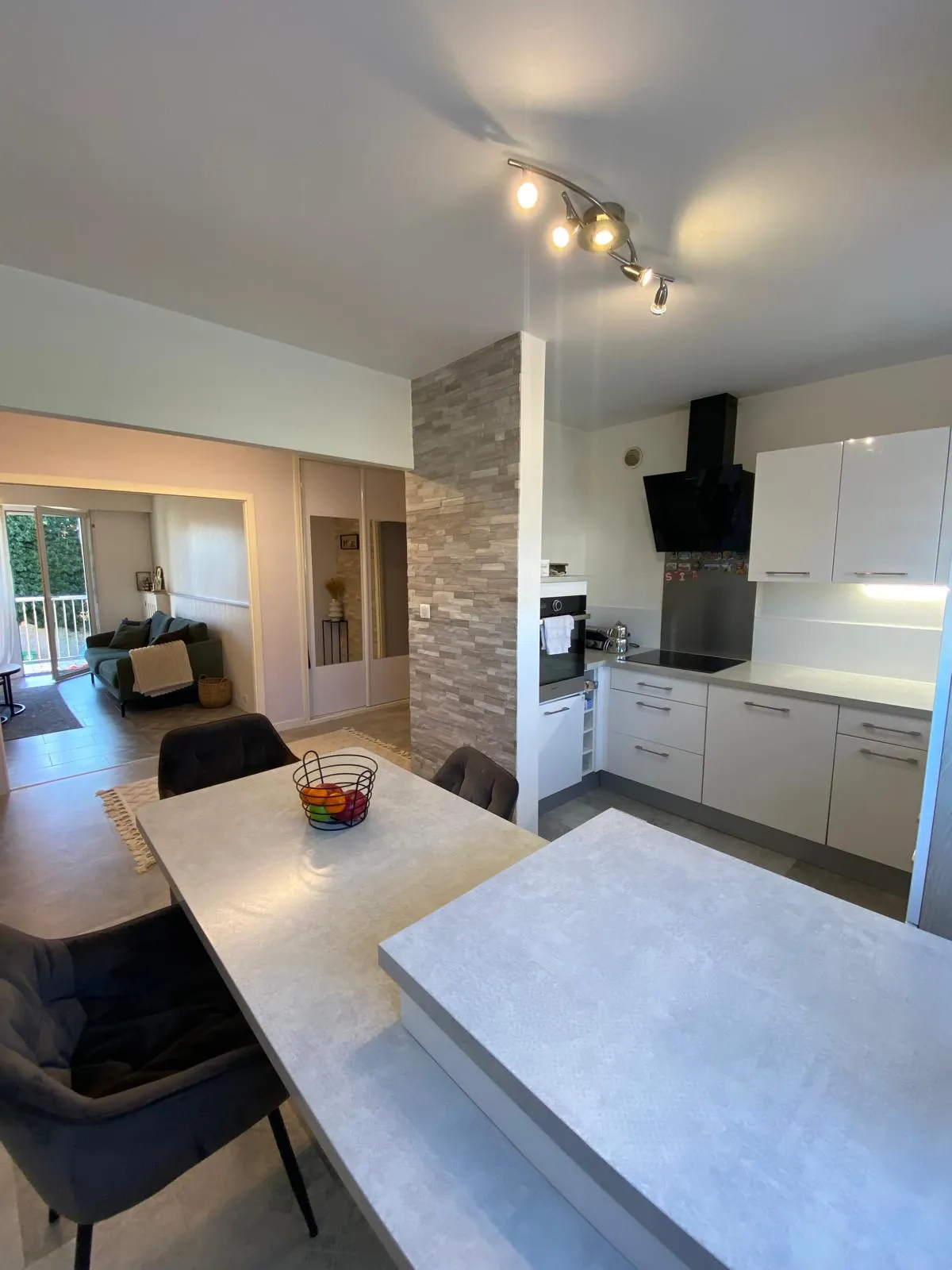 Appartement lumineux 3 chambres avec balcon et jardin à St Louis 