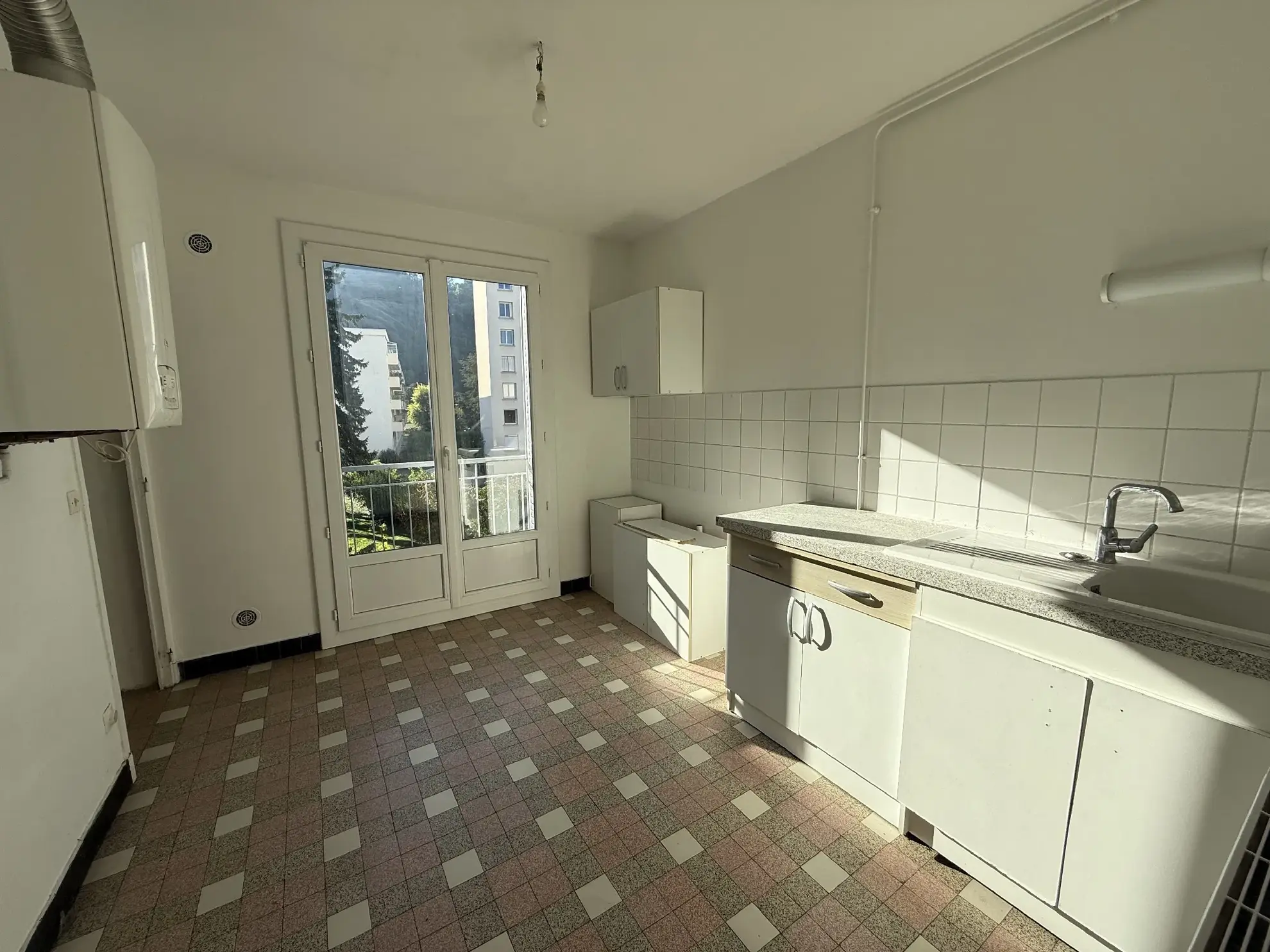 Appartement T3 à Vienne avec parking et balcon - Opportunité à saisir 