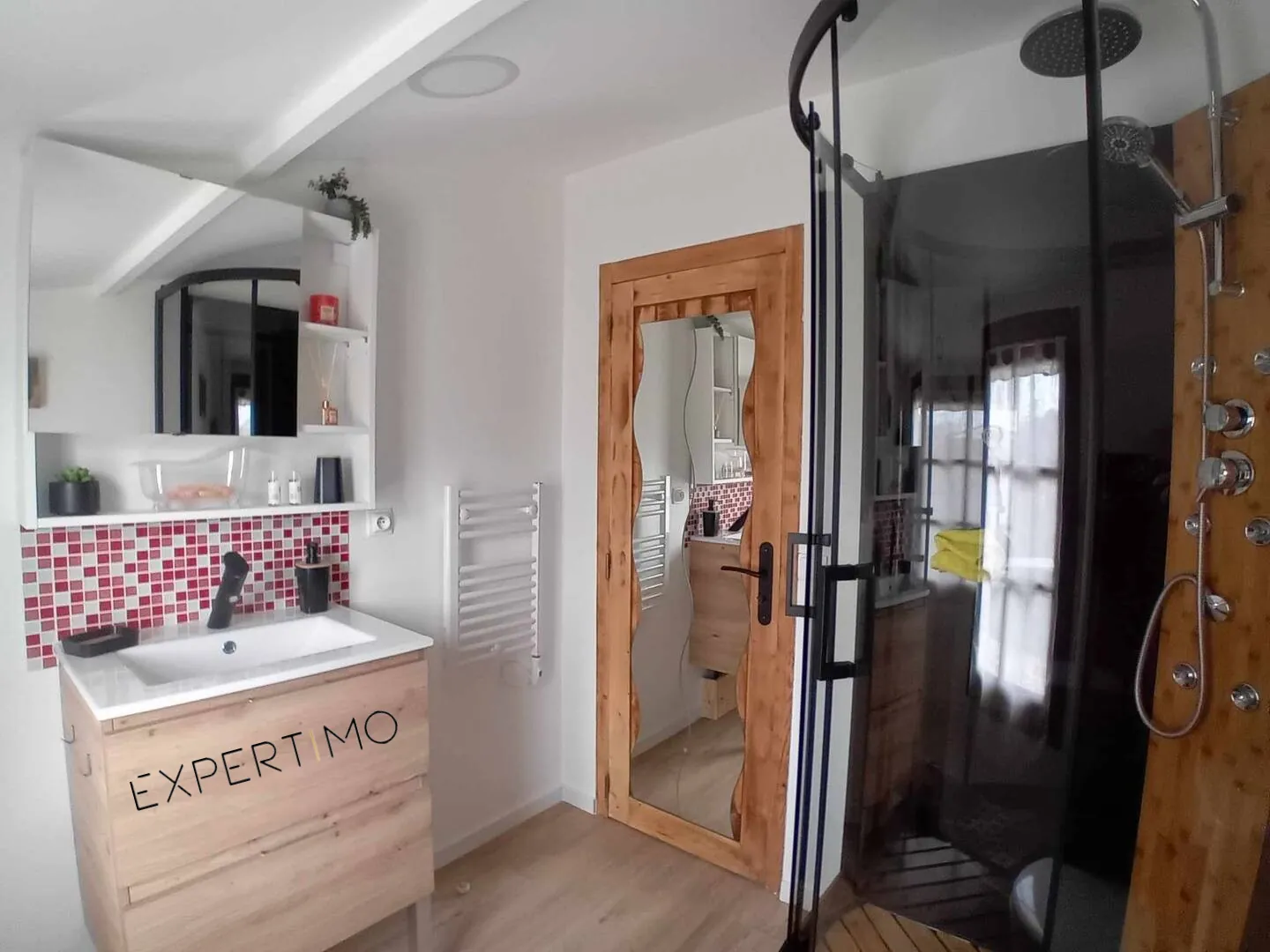 Magnifique chalet en bois rénové avec terrasse et parcelle constructible près de Poitiers 