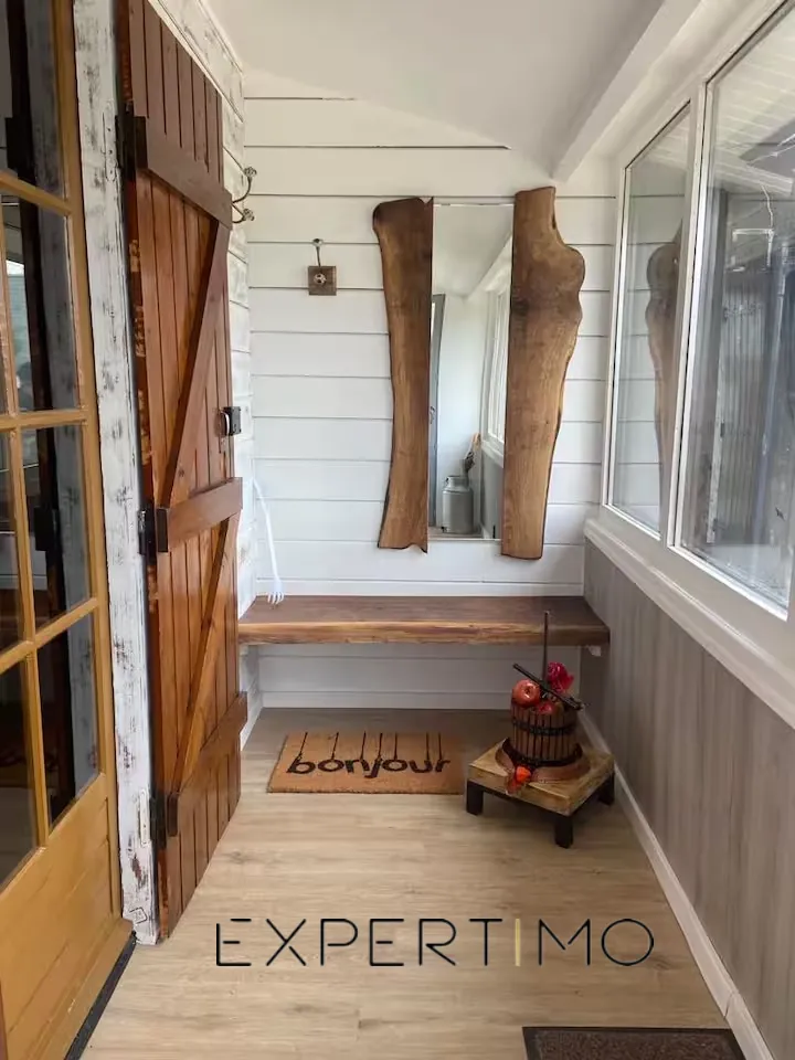 Magnifique chalet en bois rénové avec terrasse et parcelle constructible près de Poitiers 