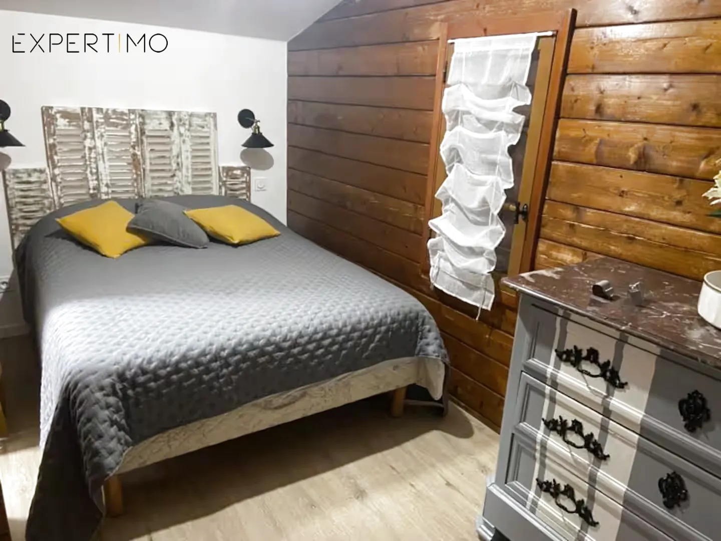 Magnifique chalet en bois rénové avec terrasse et parcelle constructible près de Poitiers 