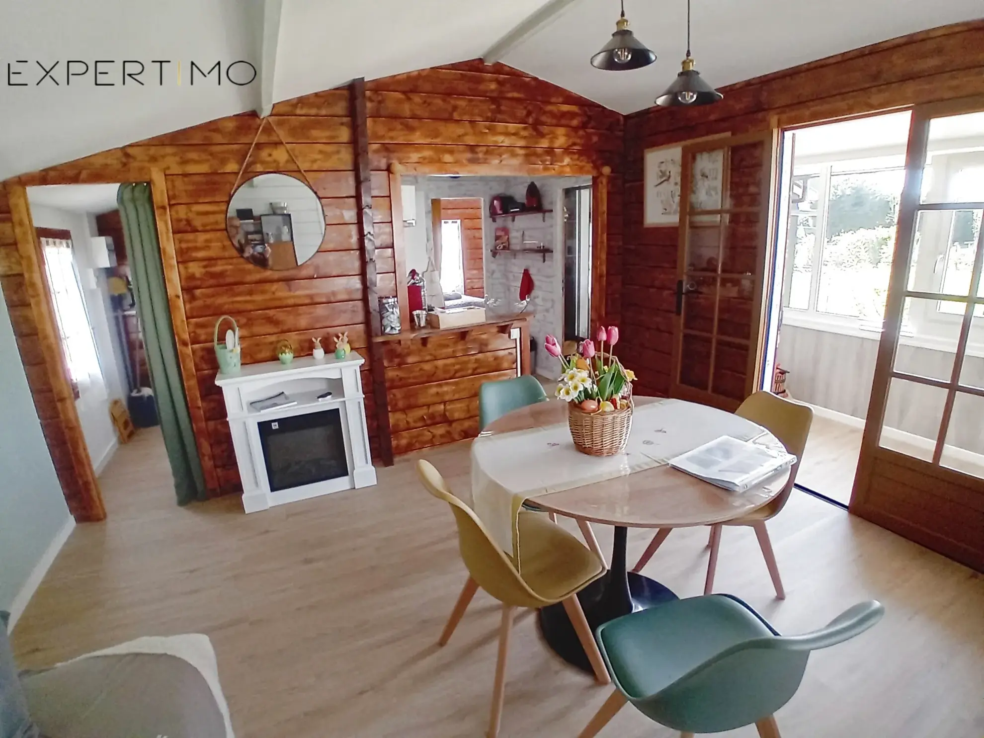 Magnifique chalet en bois rénové avec terrasse et parcelle constructible près de Poitiers 