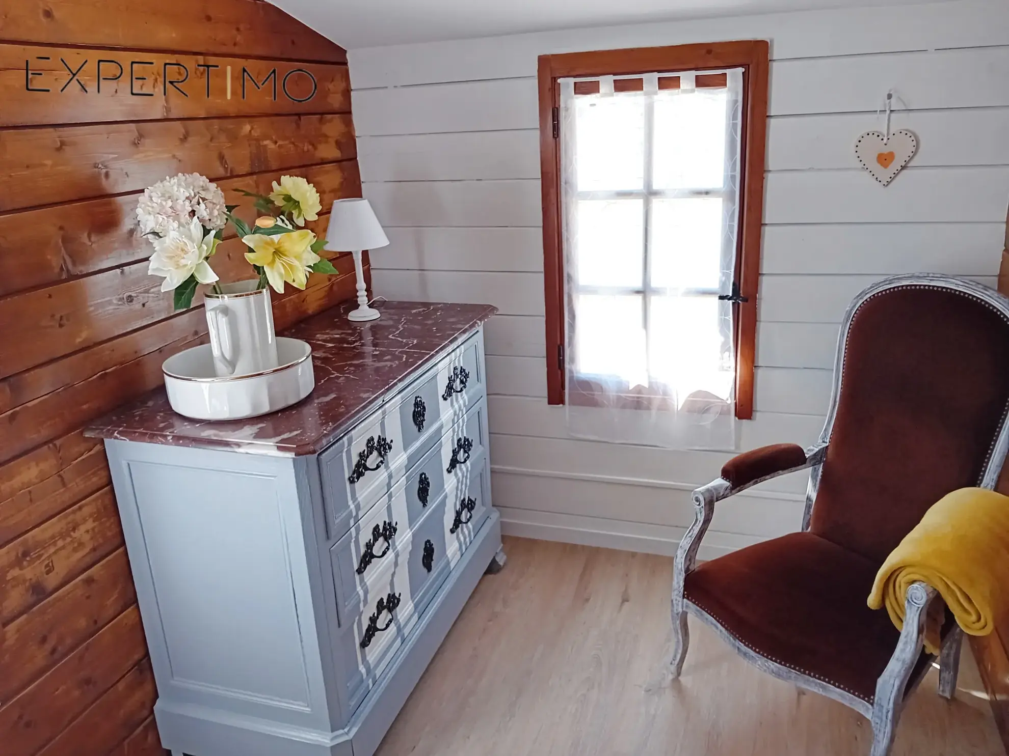 Magnifique chalet en bois rénové avec terrasse et parcelle constructible près de Poitiers 