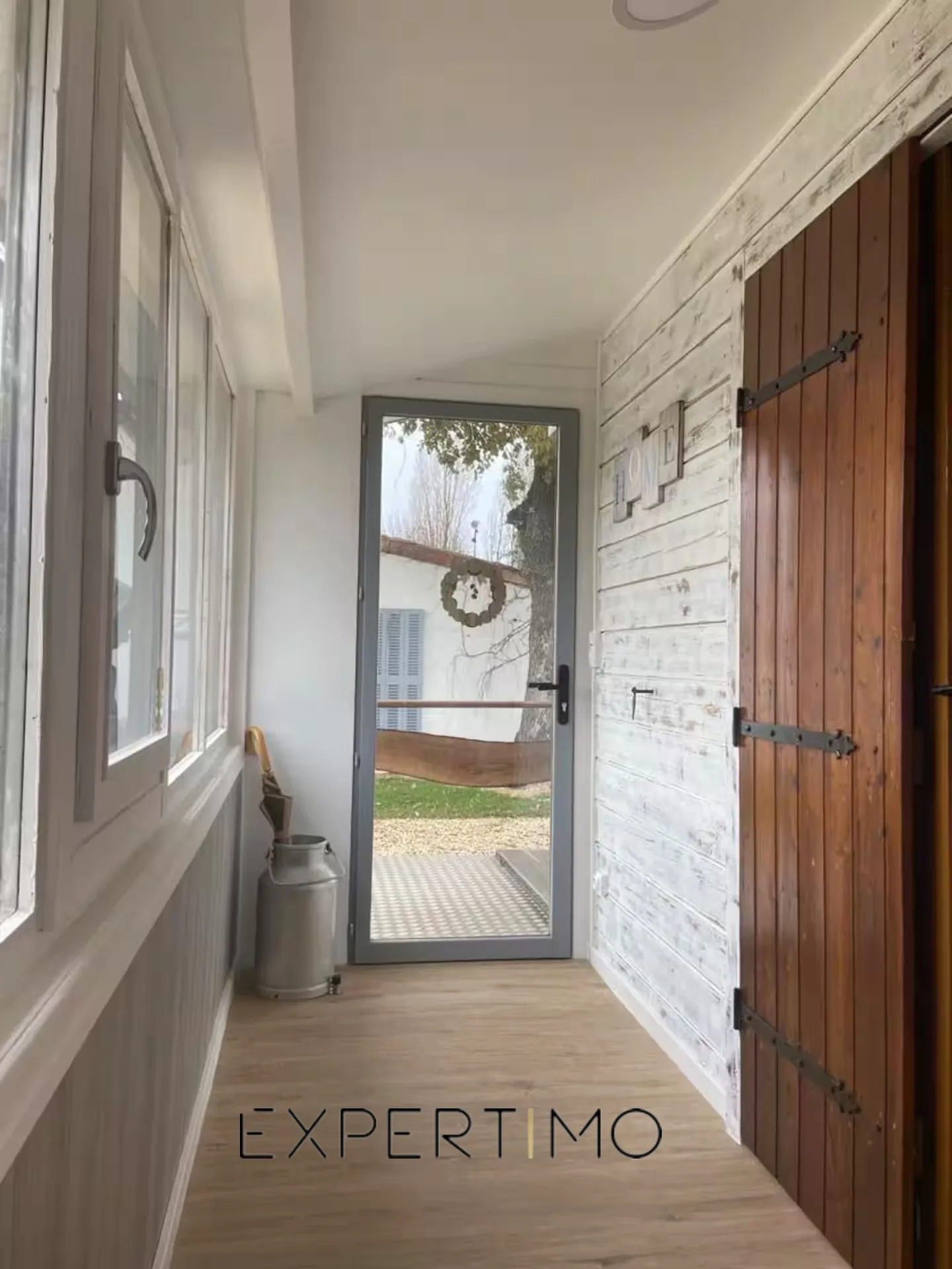 Magnifique chalet en bois rénové avec terrasse et parcelle constructible près de Poitiers 