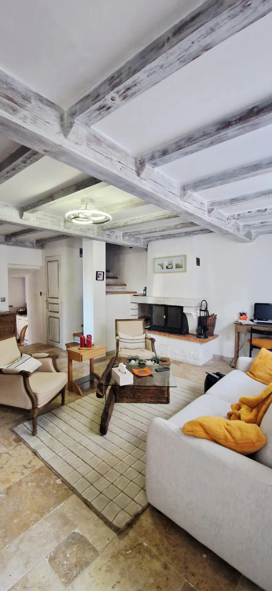 Charmante maison rénovée de 79 m² avec terrasse, patio et cour à Bollène (84500) 