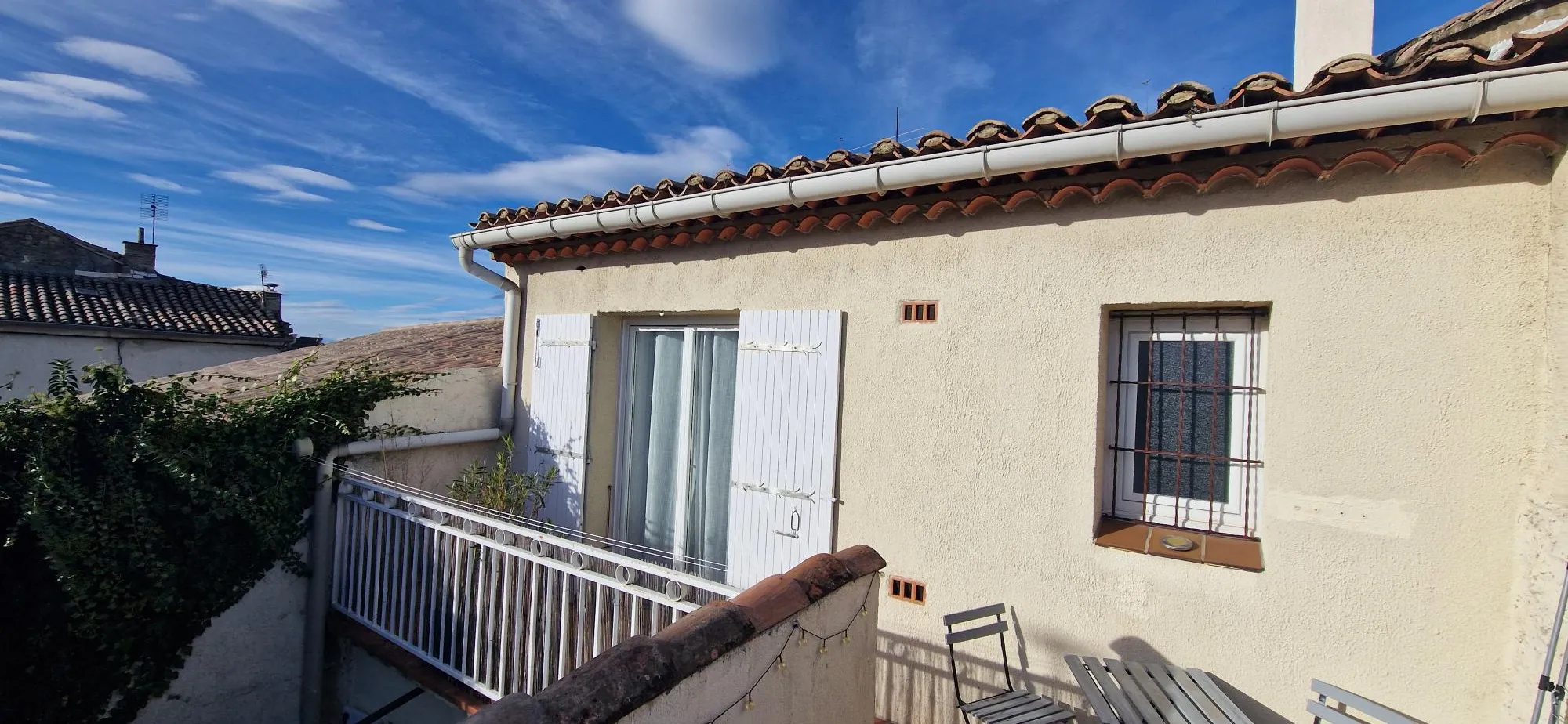 Charmante maison rénovée de 79 m² avec terrasse, patio et cour à Bollène (84500) 