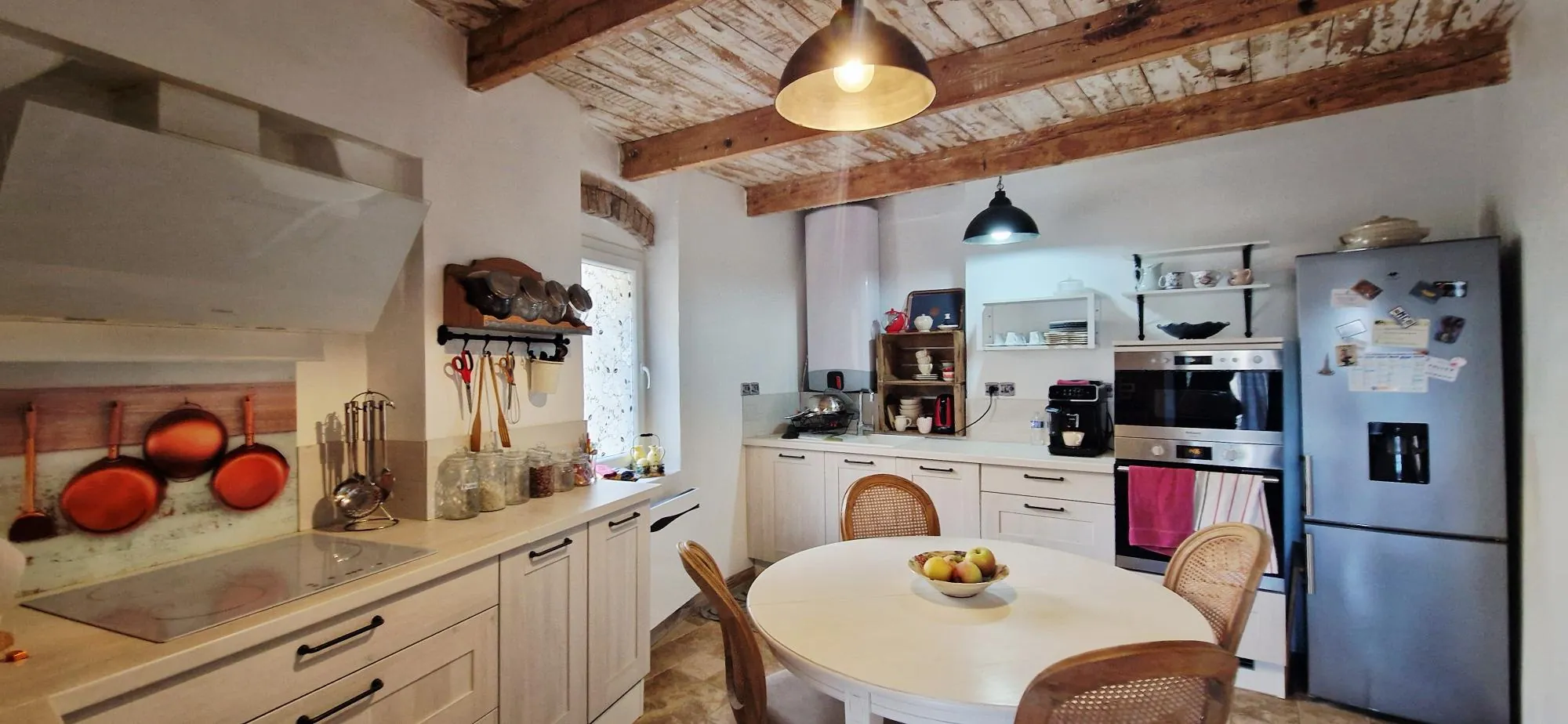 Charmante maison rénovée de 79 m² avec terrasse, patio et cour à Bollène (84500) 