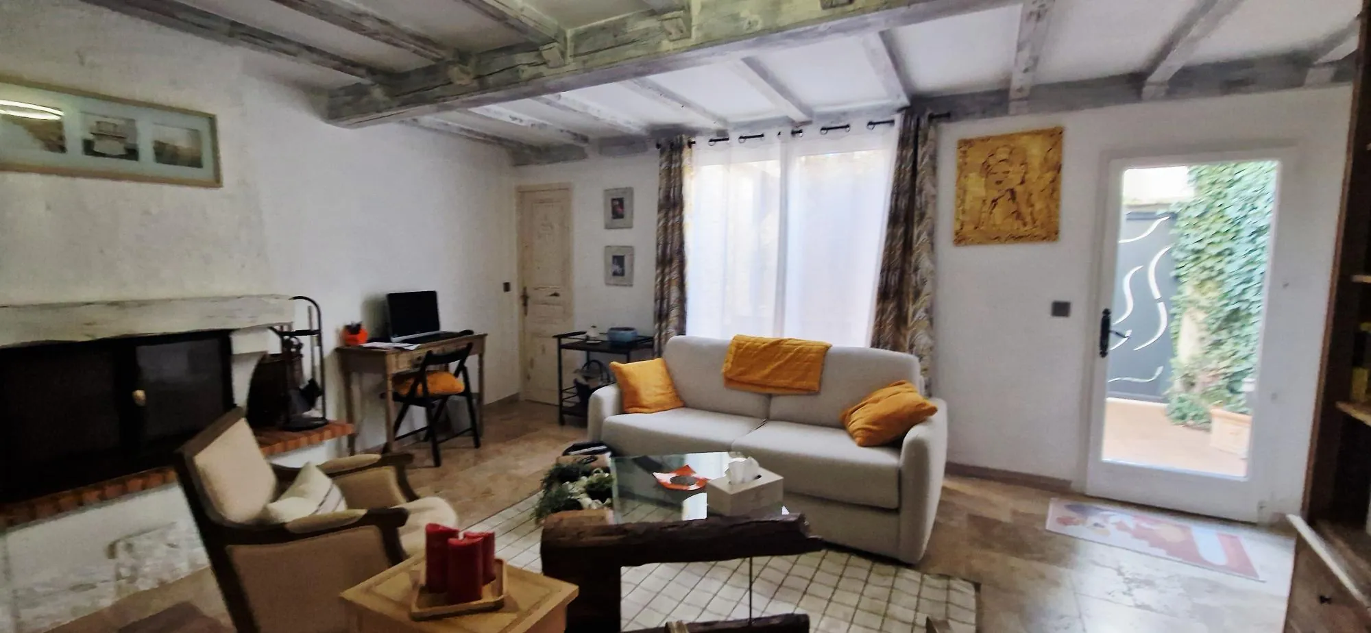 Charmante maison rénovée de 79 m² avec terrasse, patio et cour à Bollène (84500) 