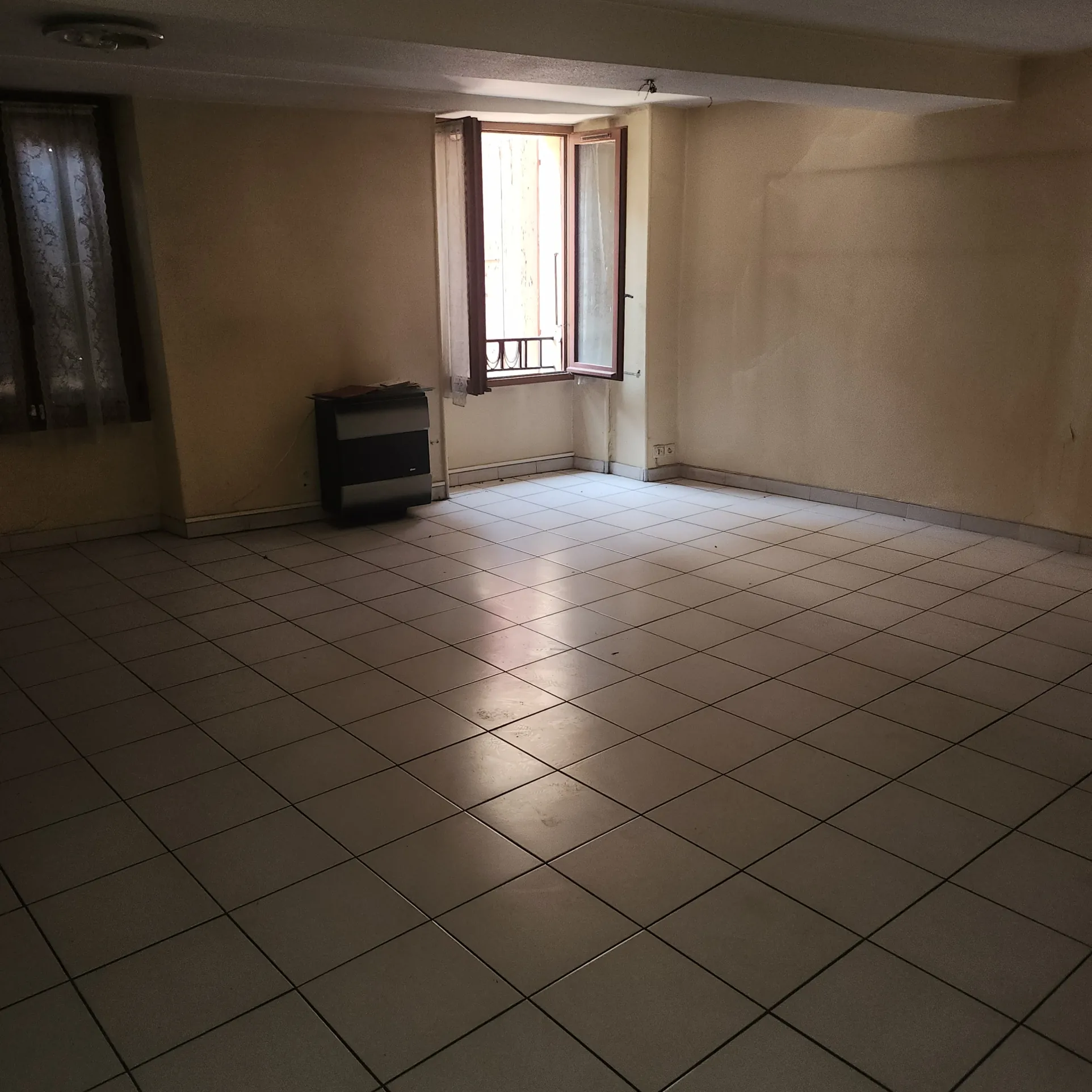 Bel appartement à rénover de 84 m² à Arles-sur-Tech en centre-ville