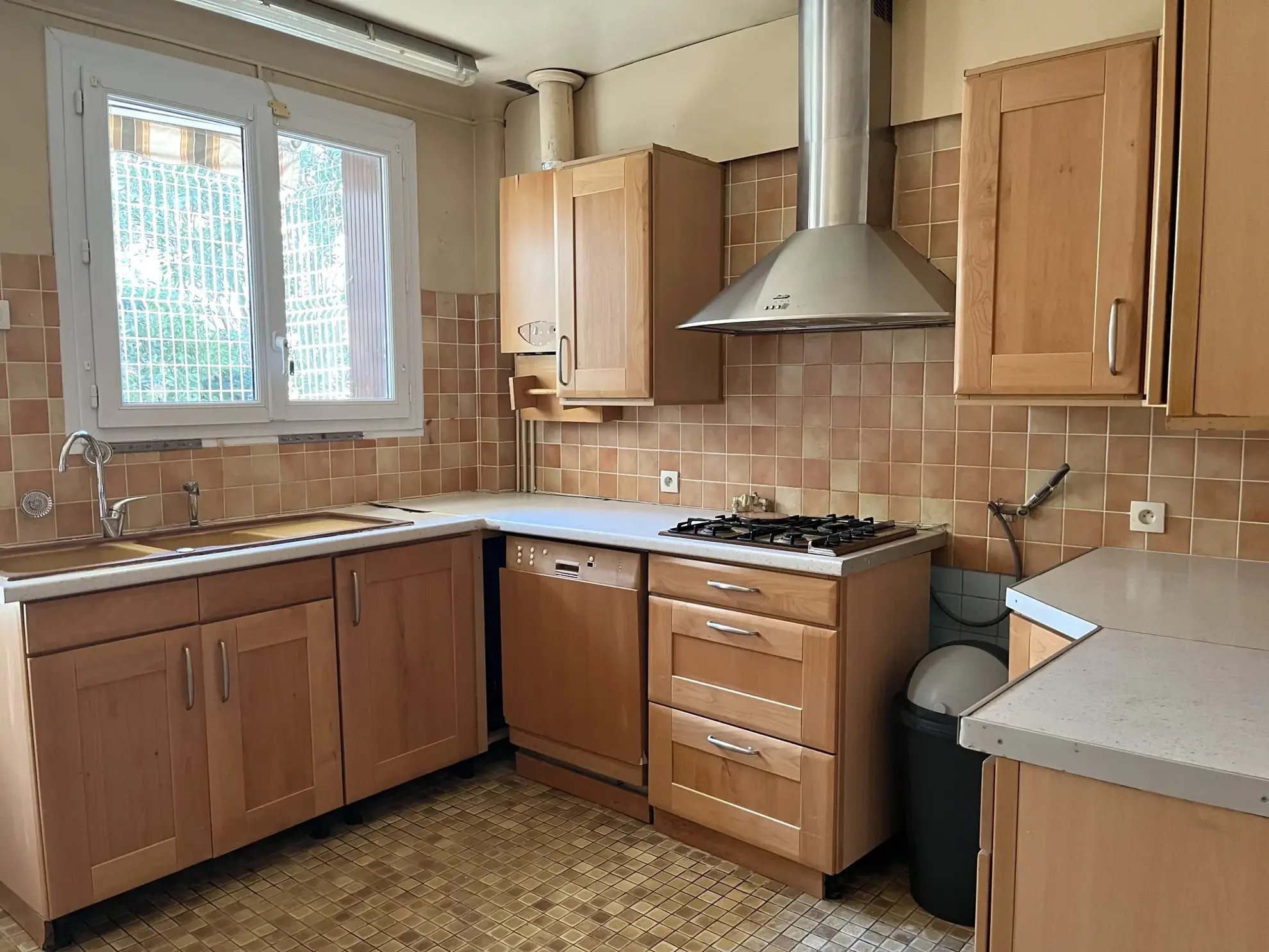 Grand appartement T4 avec garage et cave à Montpellier proche Arceaux 