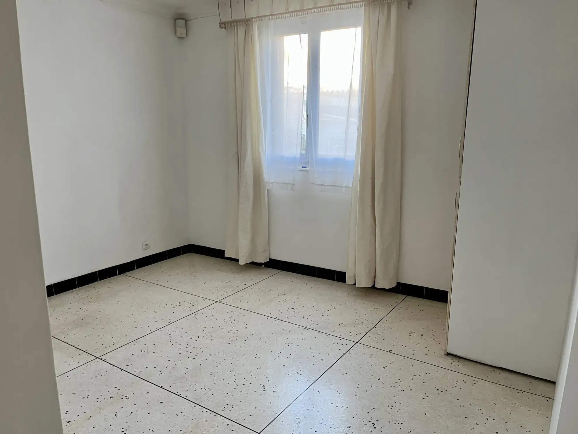 Grand appartement T4 avec garage et cave à Montpellier proche Arceaux 
