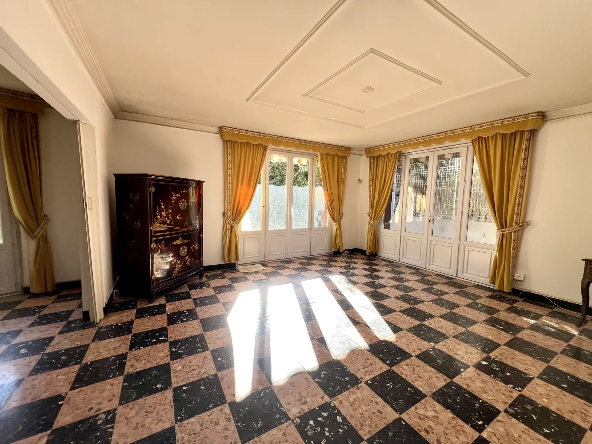 Grand appartement T4 avec garage et cave à Montpellier proche Arceaux 