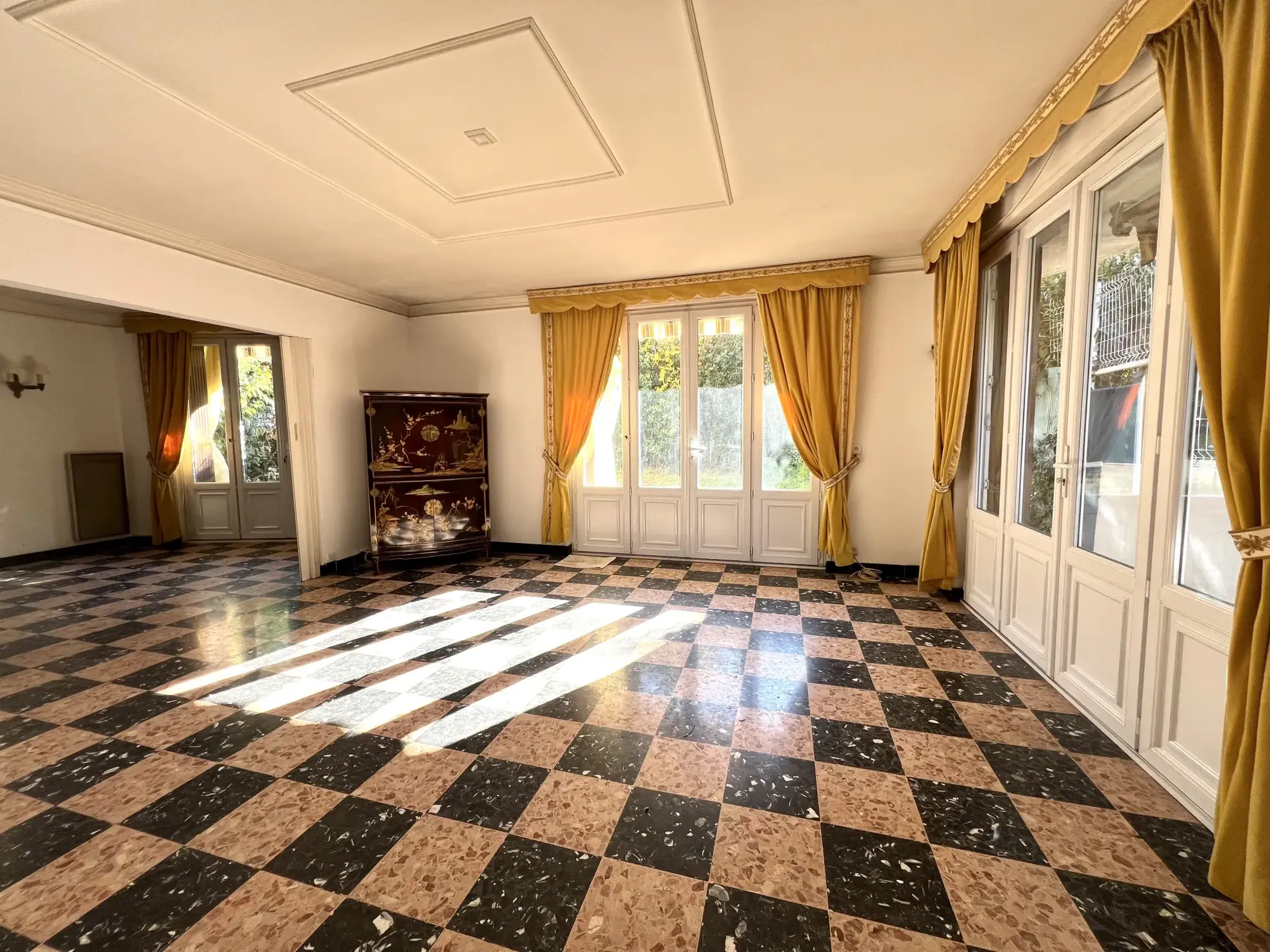 Grand appartement T4 avec garage et cave à Montpellier proche Arceaux 