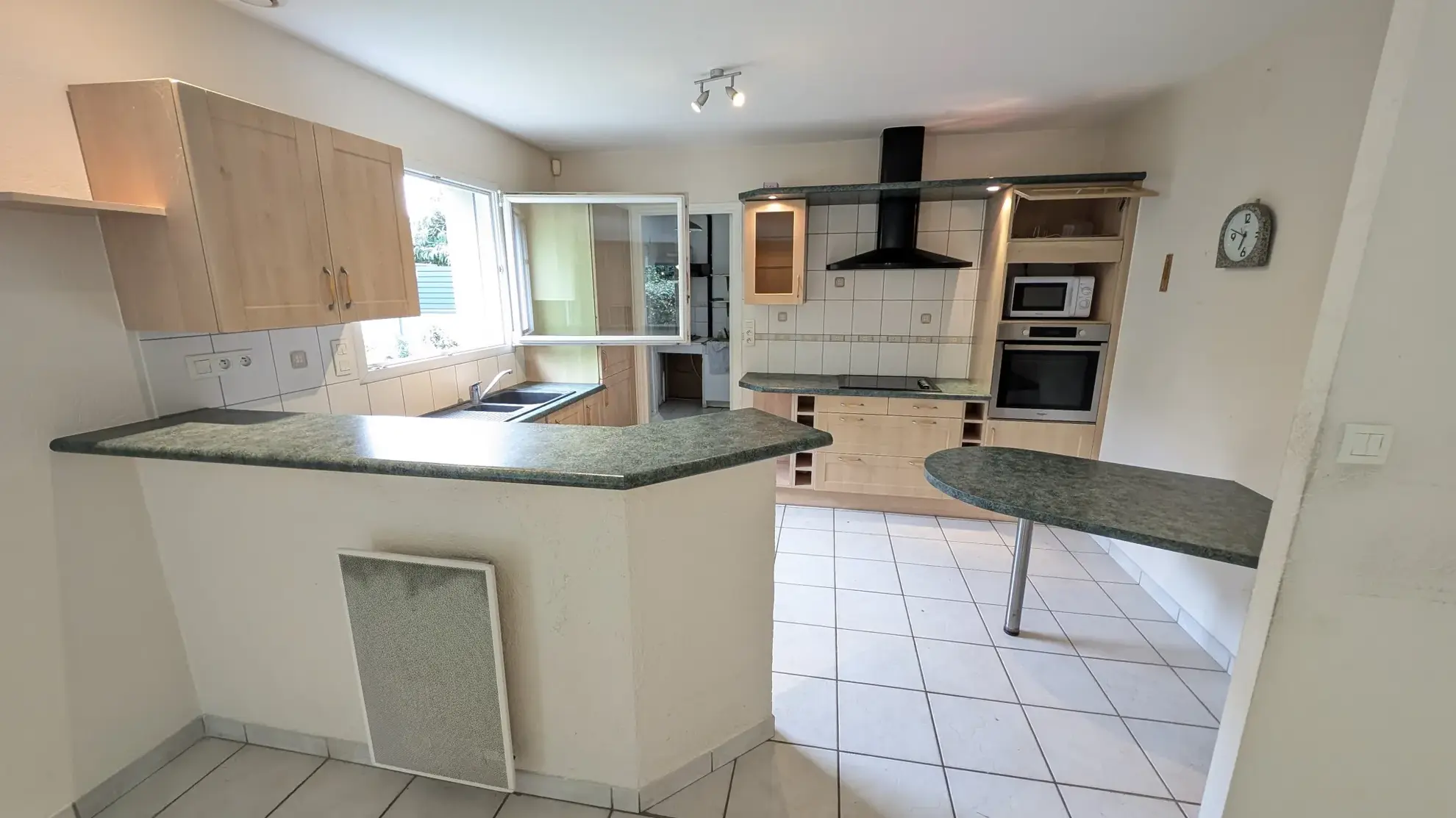 Maison de plain-pied à Janzé avec véranda et dépendances, secteur recherché 