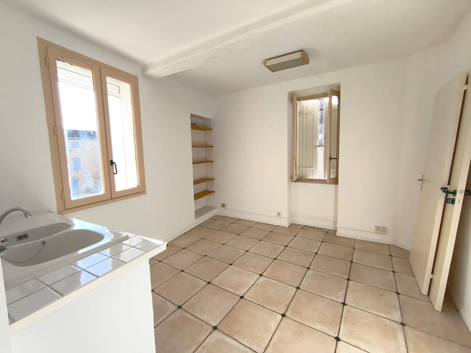 Maison de village à Vallabrègues avec fort potentiel, à rénover 