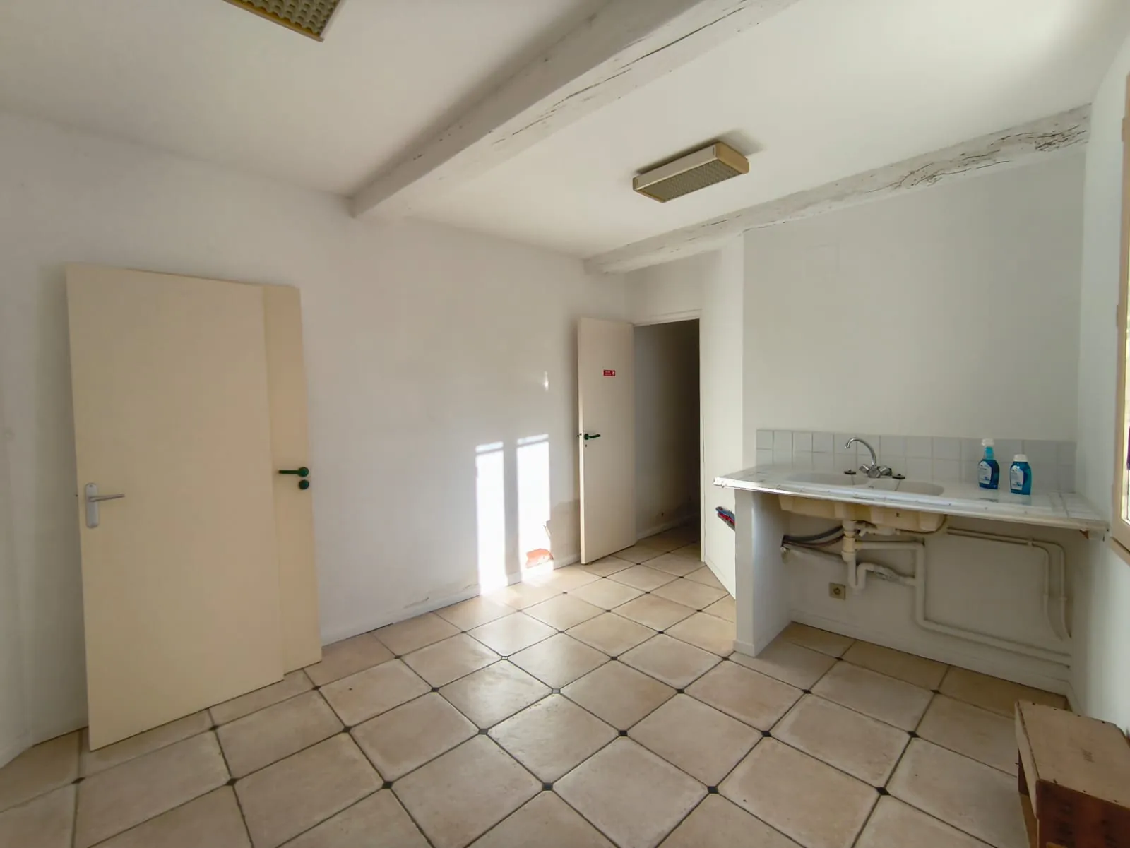 Maison de village à Vallabrègues avec fort potentiel, à rénover 