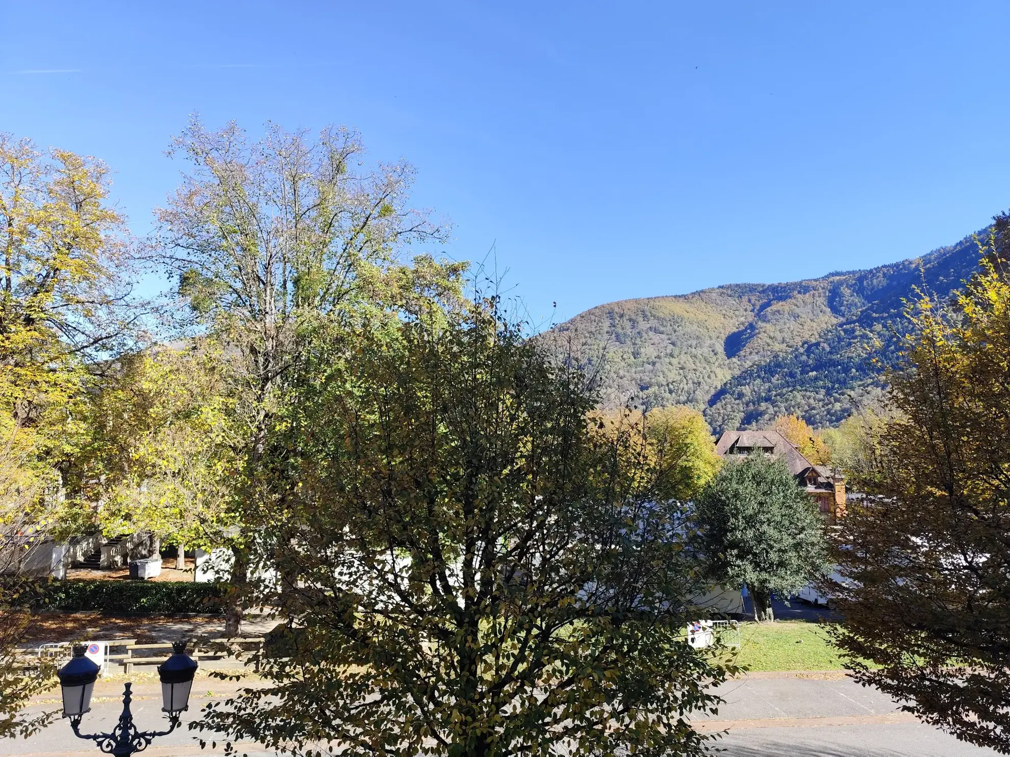 Appartement Duplex T3 de 69 m² à Bagnères-de-Luchon avec terrasse et parking 