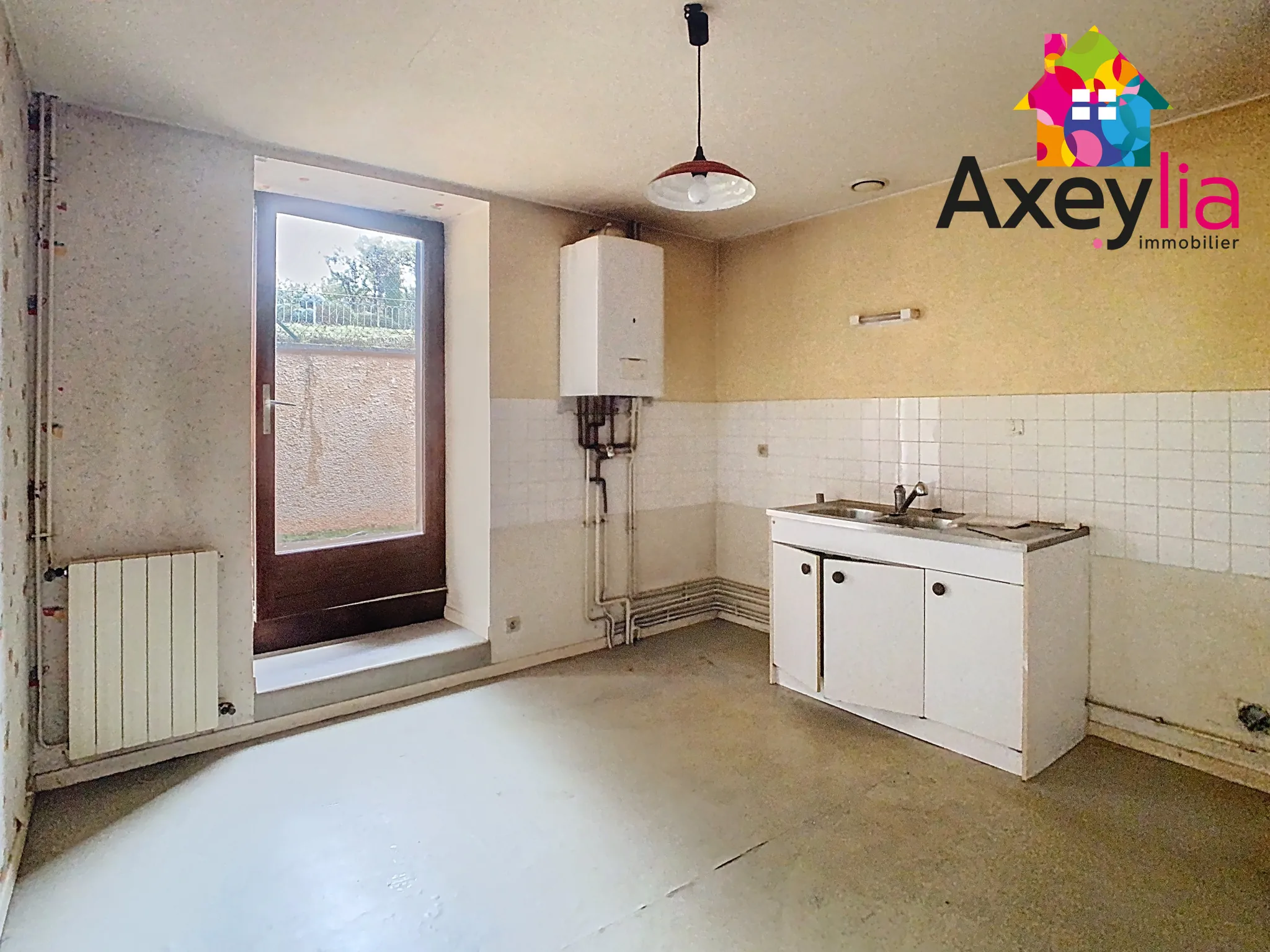 Maison de 150 m² avec jardin à Villerest, idéale pour résidence ou investissement 