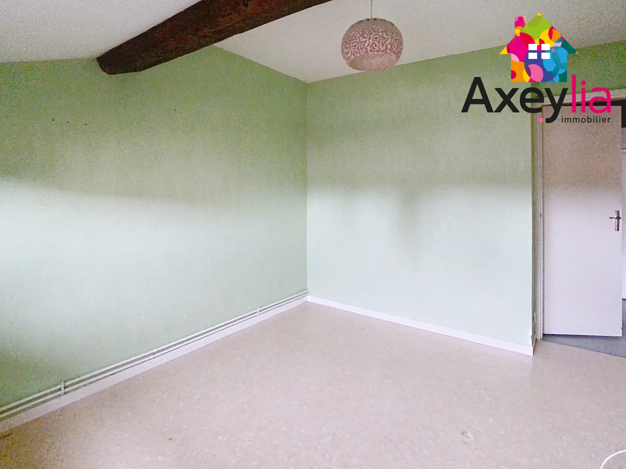 Maison de 150 m² avec jardin à Villerest, idéale pour résidence ou investissement 