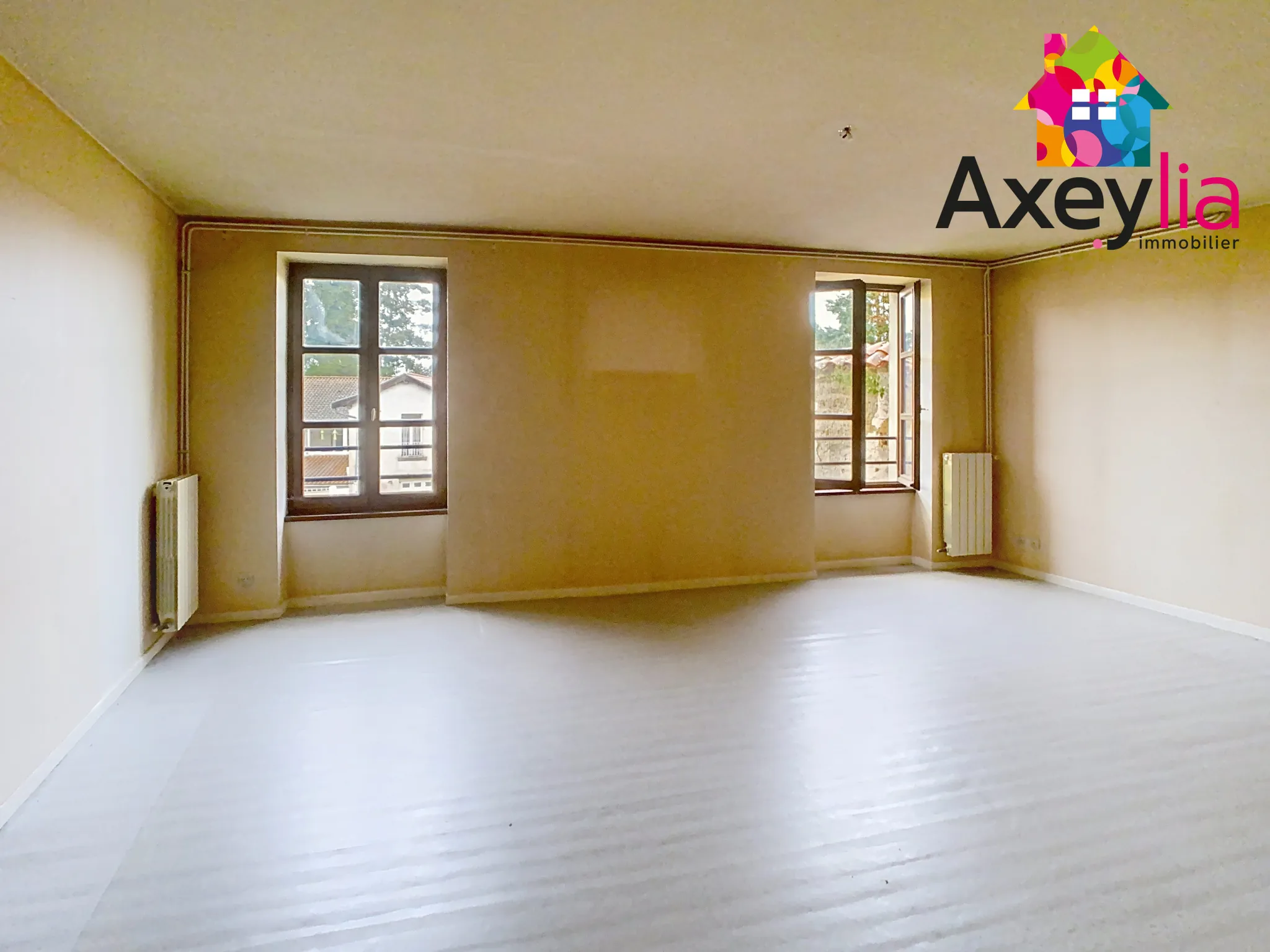 Maison de 150 m² avec jardin à Villerest, idéale pour résidence ou investissement 