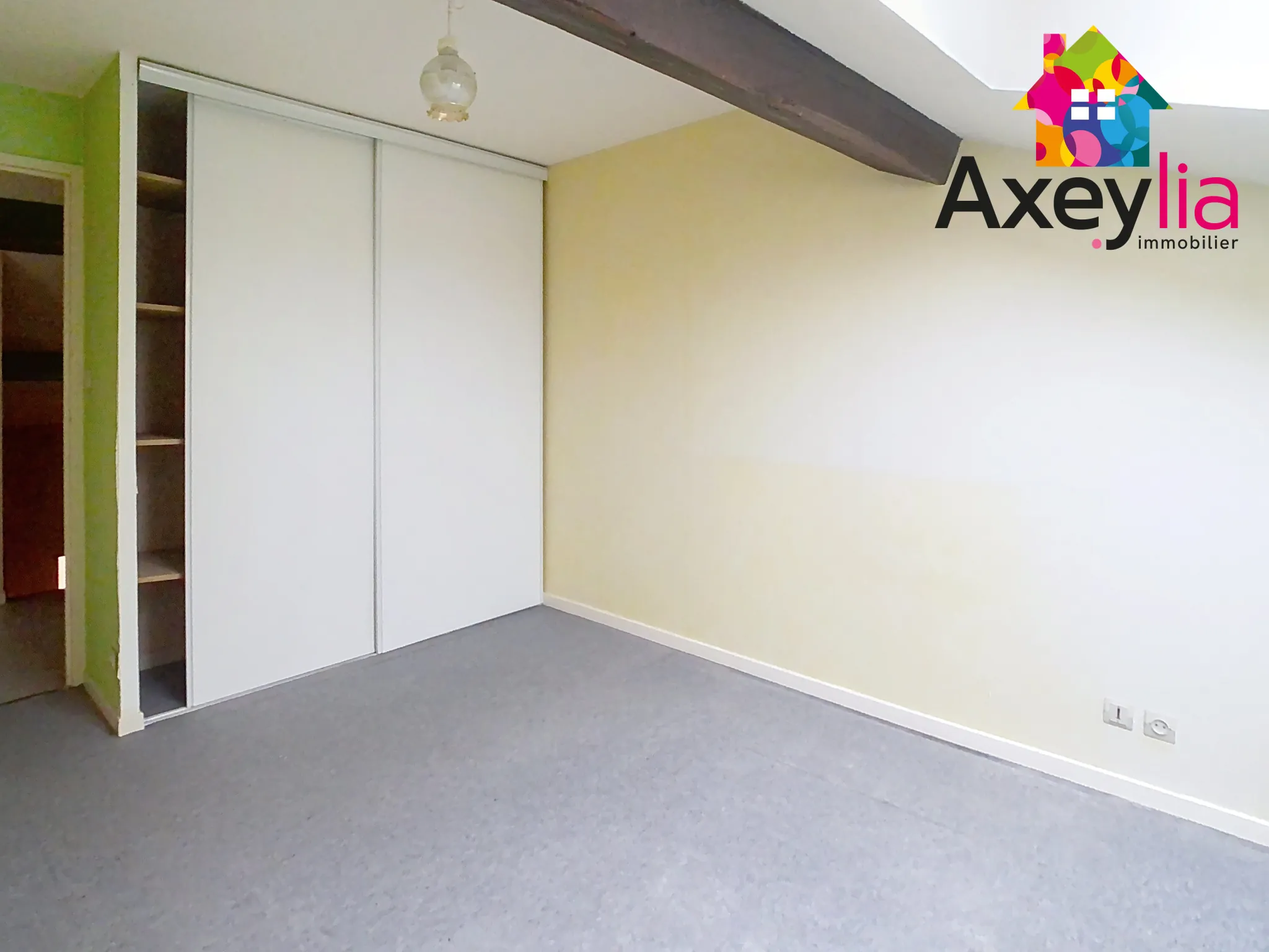 Maison de 150 m² avec jardin à Villerest, idéale pour résidence ou investissement 