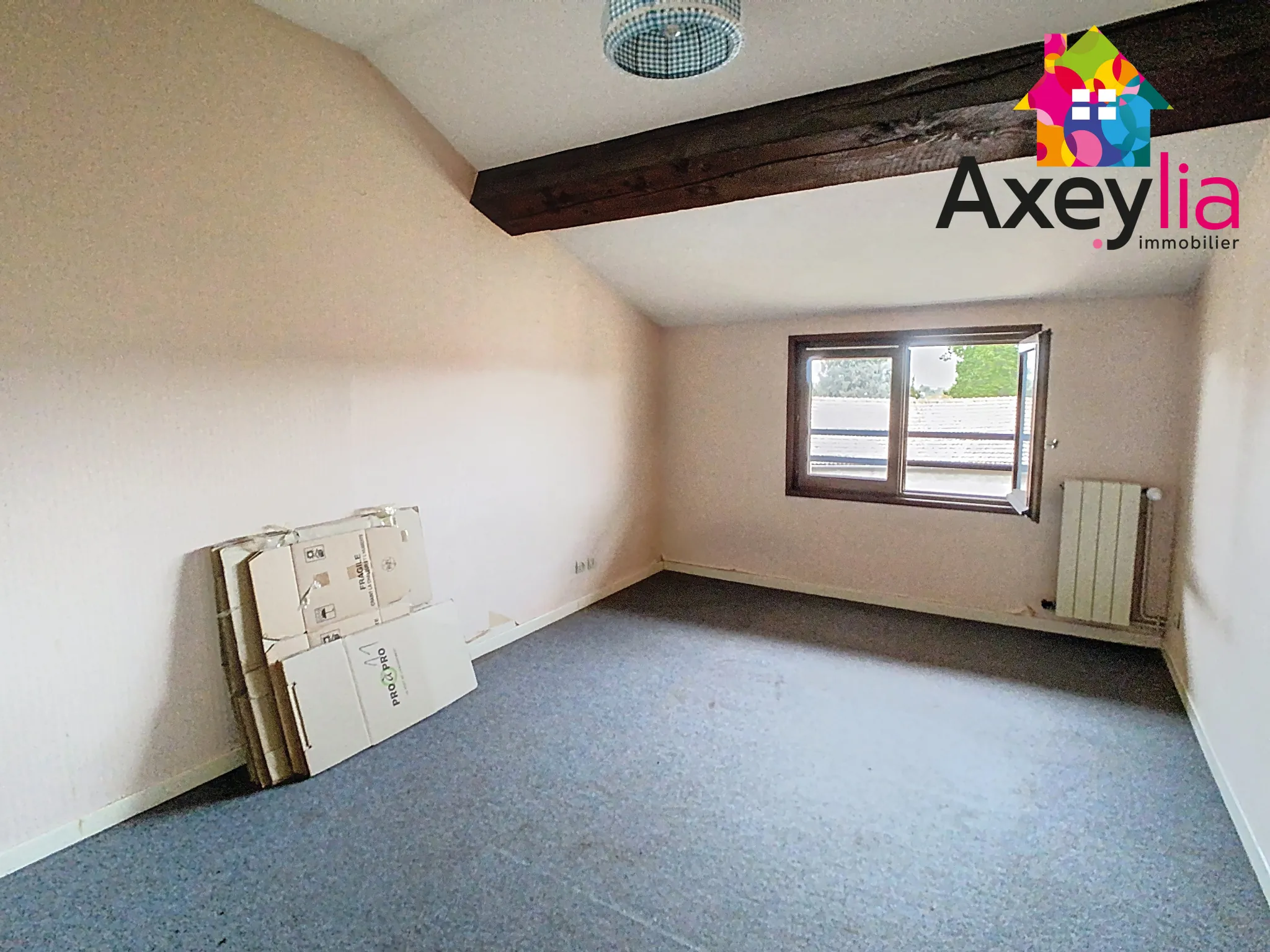 Maison de 150 m² avec jardin à Villerest, idéale pour résidence ou investissement 