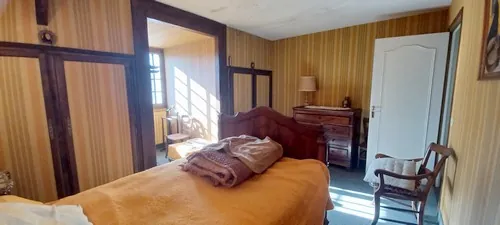 Maison spacieuse à vendre dans un quartier résidentiel de Gramat avec grand terrain de 1261 m² 