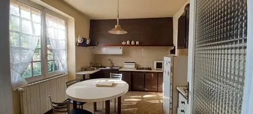 Maison spacieuse à vendre dans un quartier résidentiel de Gramat avec grand terrain de 1261 m² 