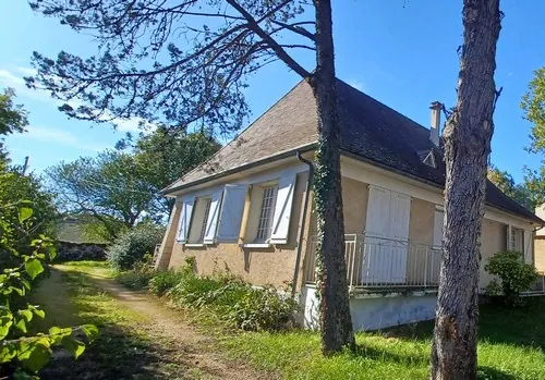 Maison spacieuse à vendre dans un quartier résidentiel de Gramat avec grand terrain de 1261 m² 