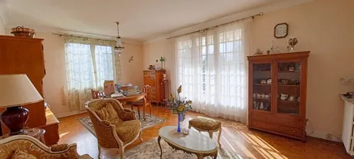 Maison spacieuse à vendre dans un quartier résidentiel de Gramat avec grand terrain de 1261 m² 