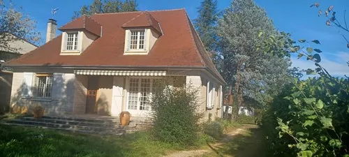 Maison spacieuse à vendre dans un quartier résidentiel de Gramat avec grand terrain de 1261 m² 